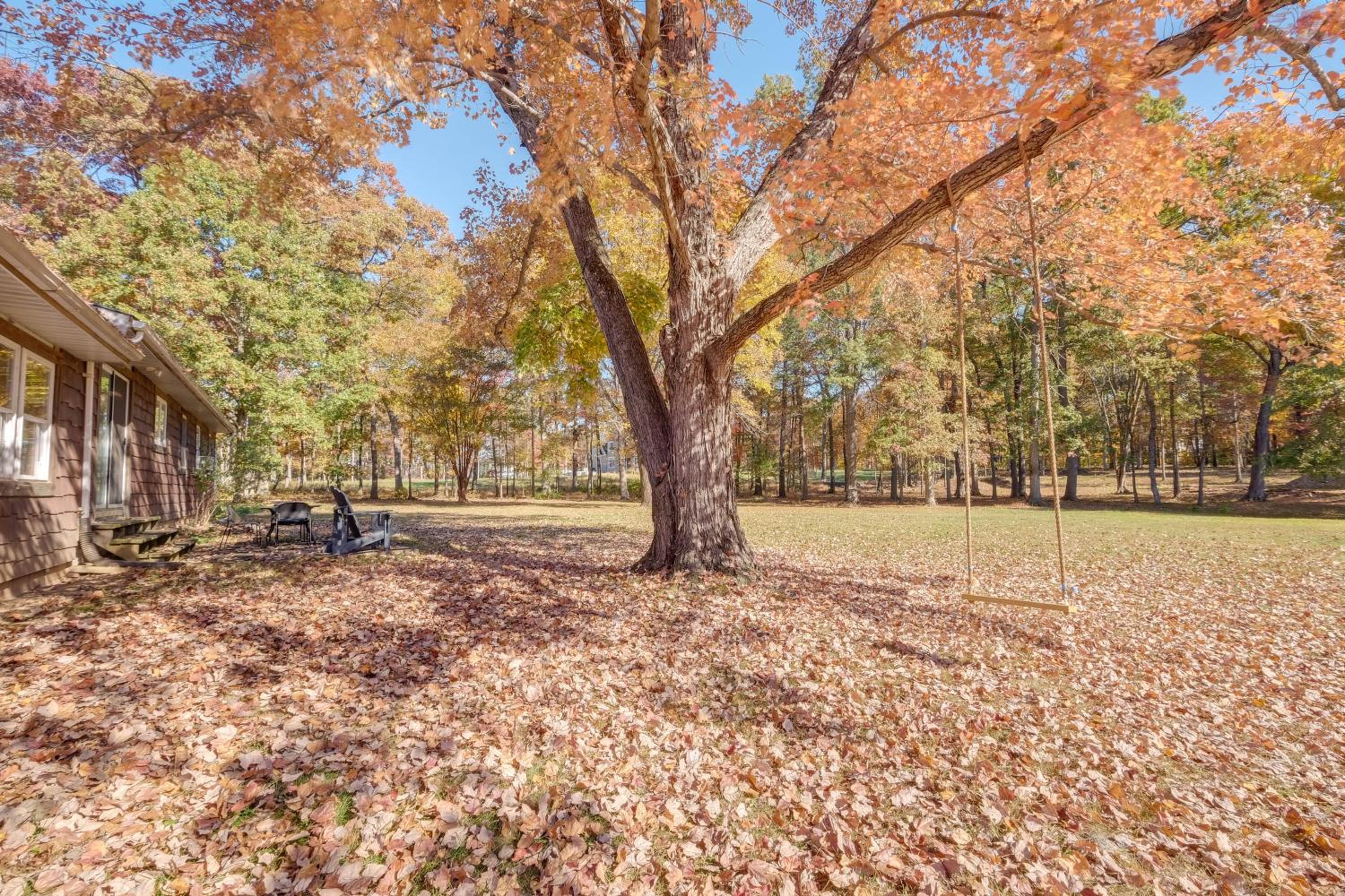 Countryside Cottage on 5 Acres! Easy Commute to DC