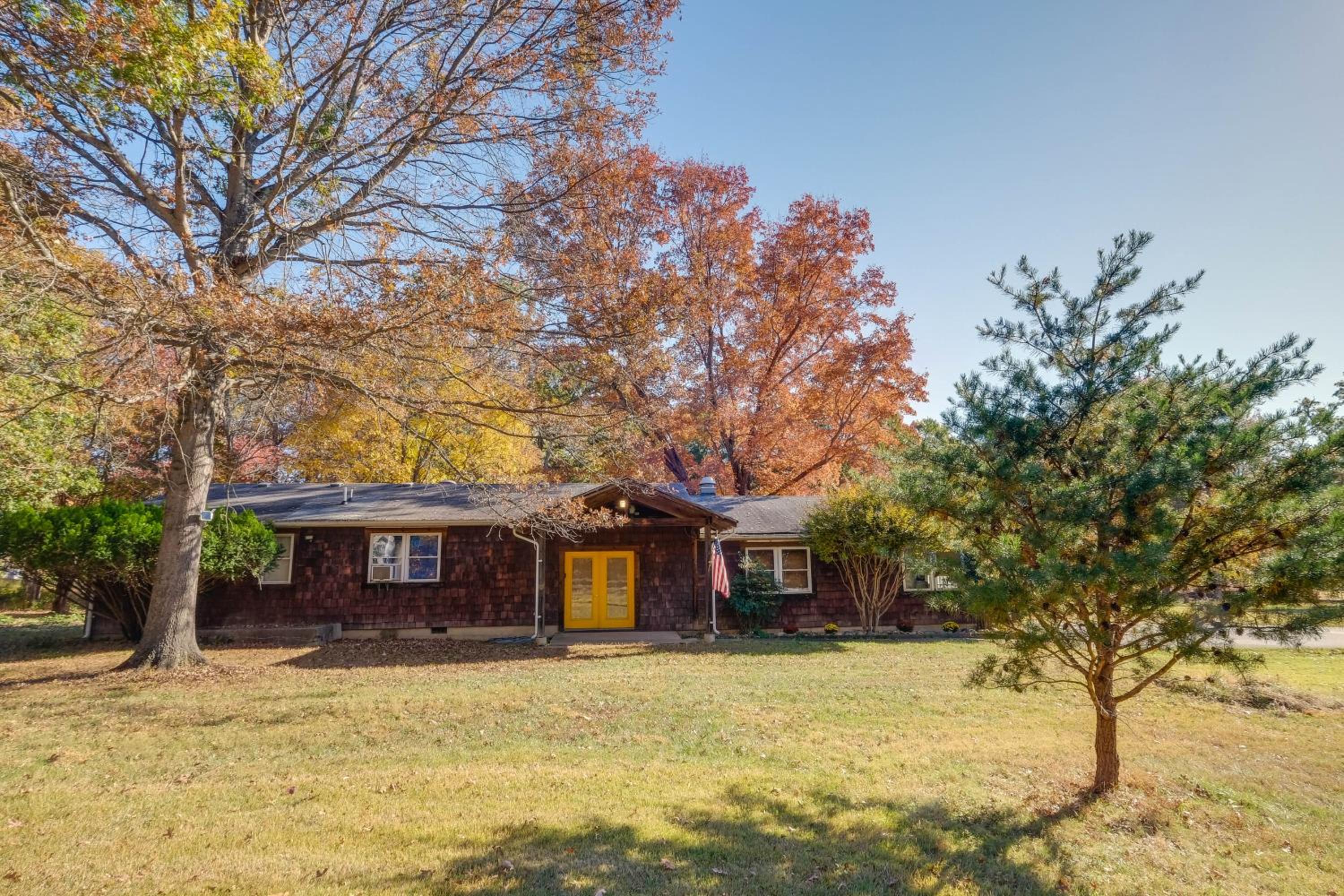 Countryside Cottage on 5 Acres! Easy Commute to DC