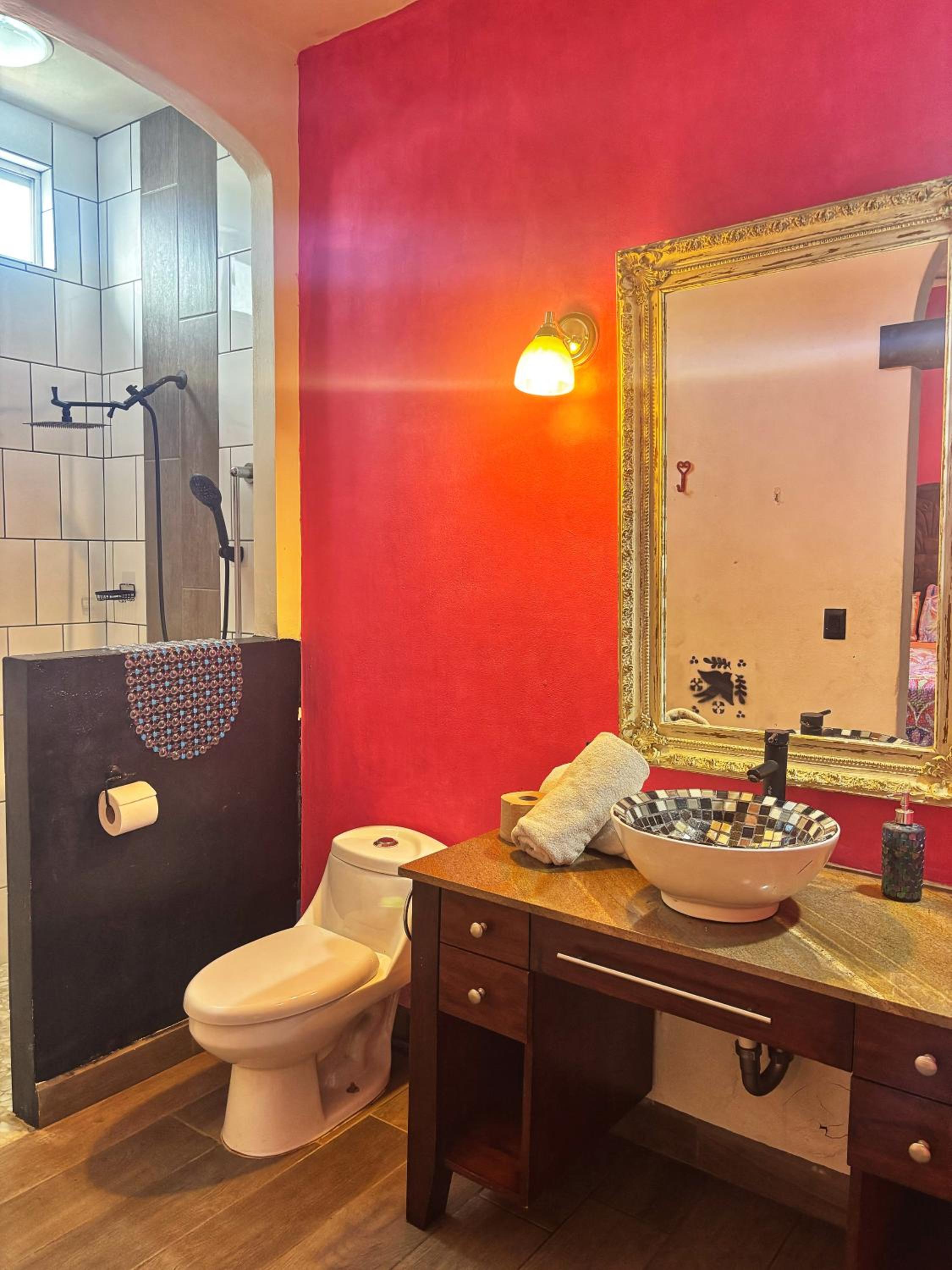 Casita El Nido- Spacious 2 Bedroom Main Floor Apartment