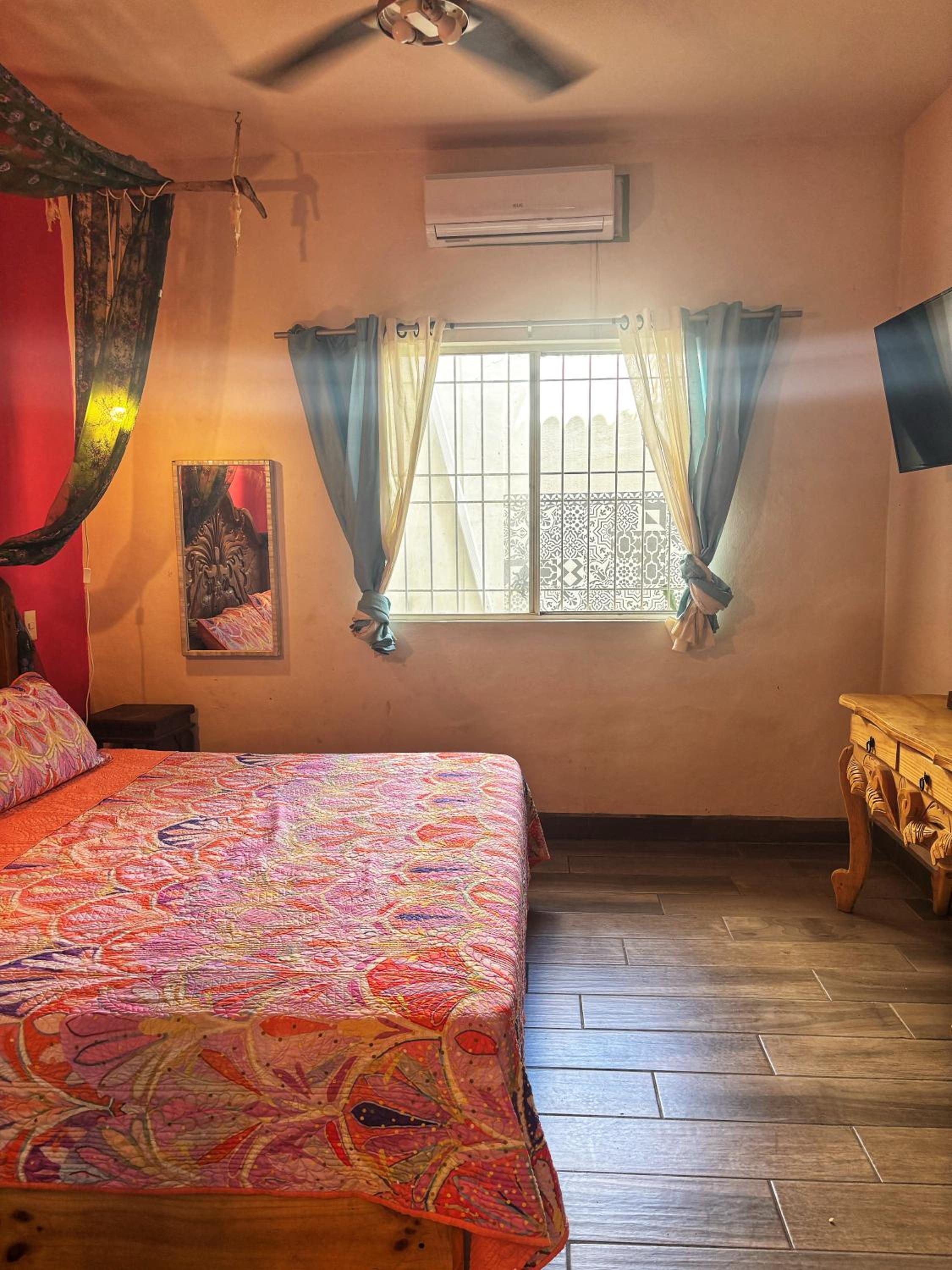 Casita El Nido- Spacious 2 Bedroom Main Floor Apartment