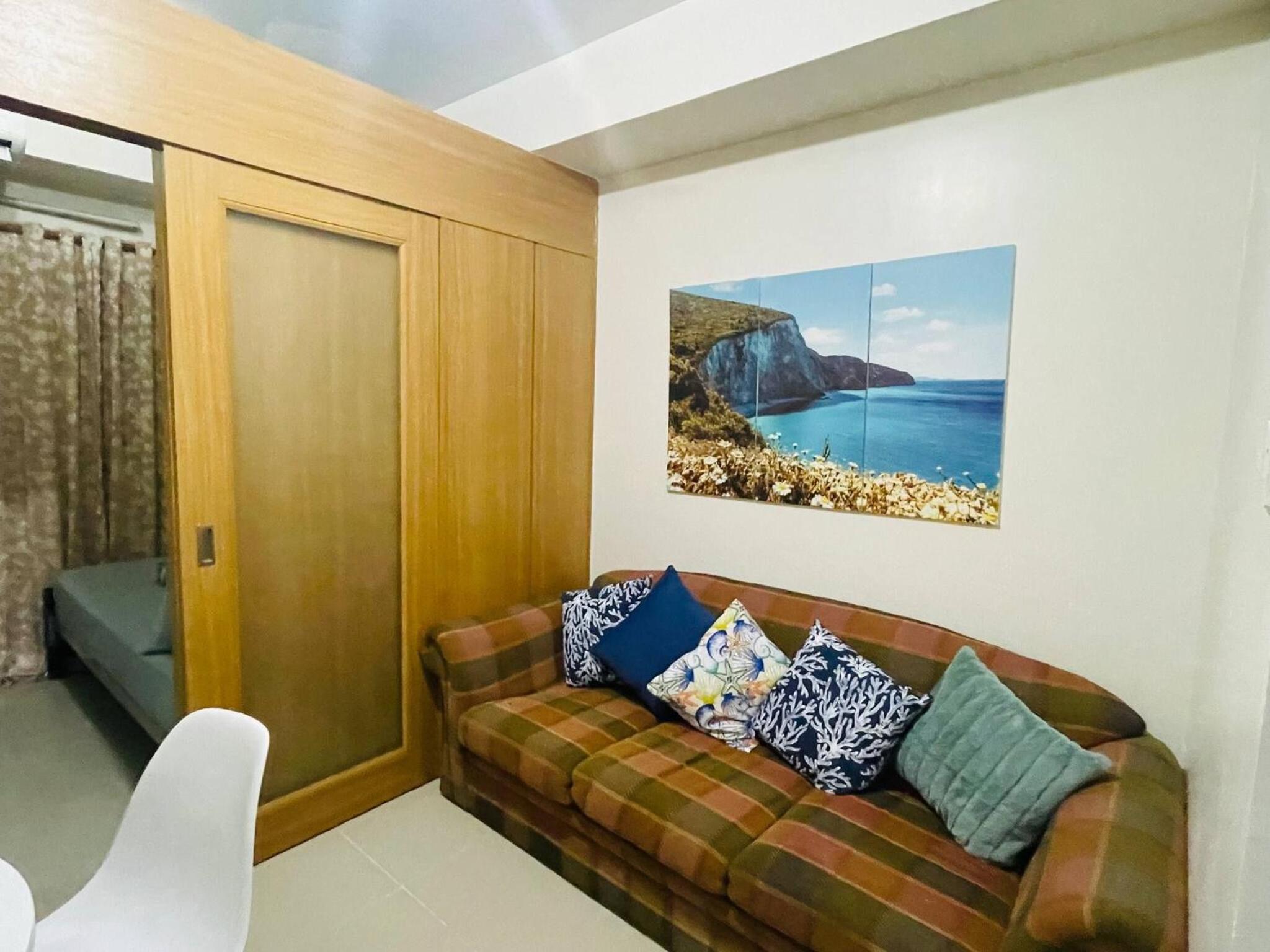 Elegant Pasay City Apartment with Central Heating Shared Pool
