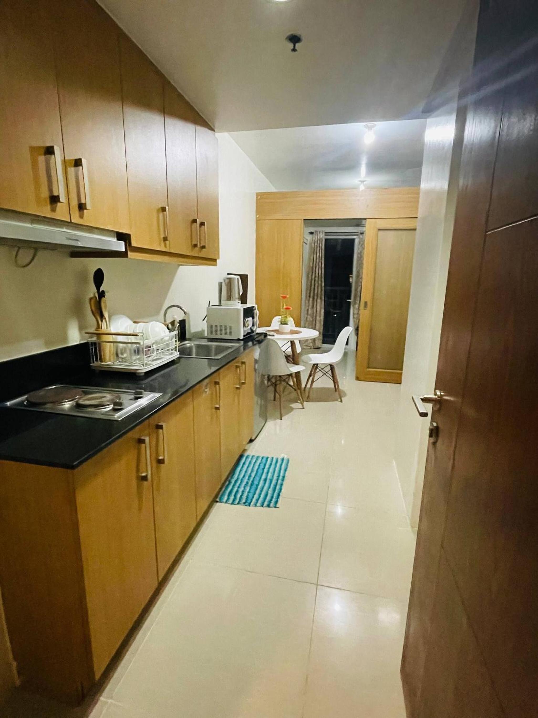 Elegant Pasay City Apartment with Central Heating Shared Pool