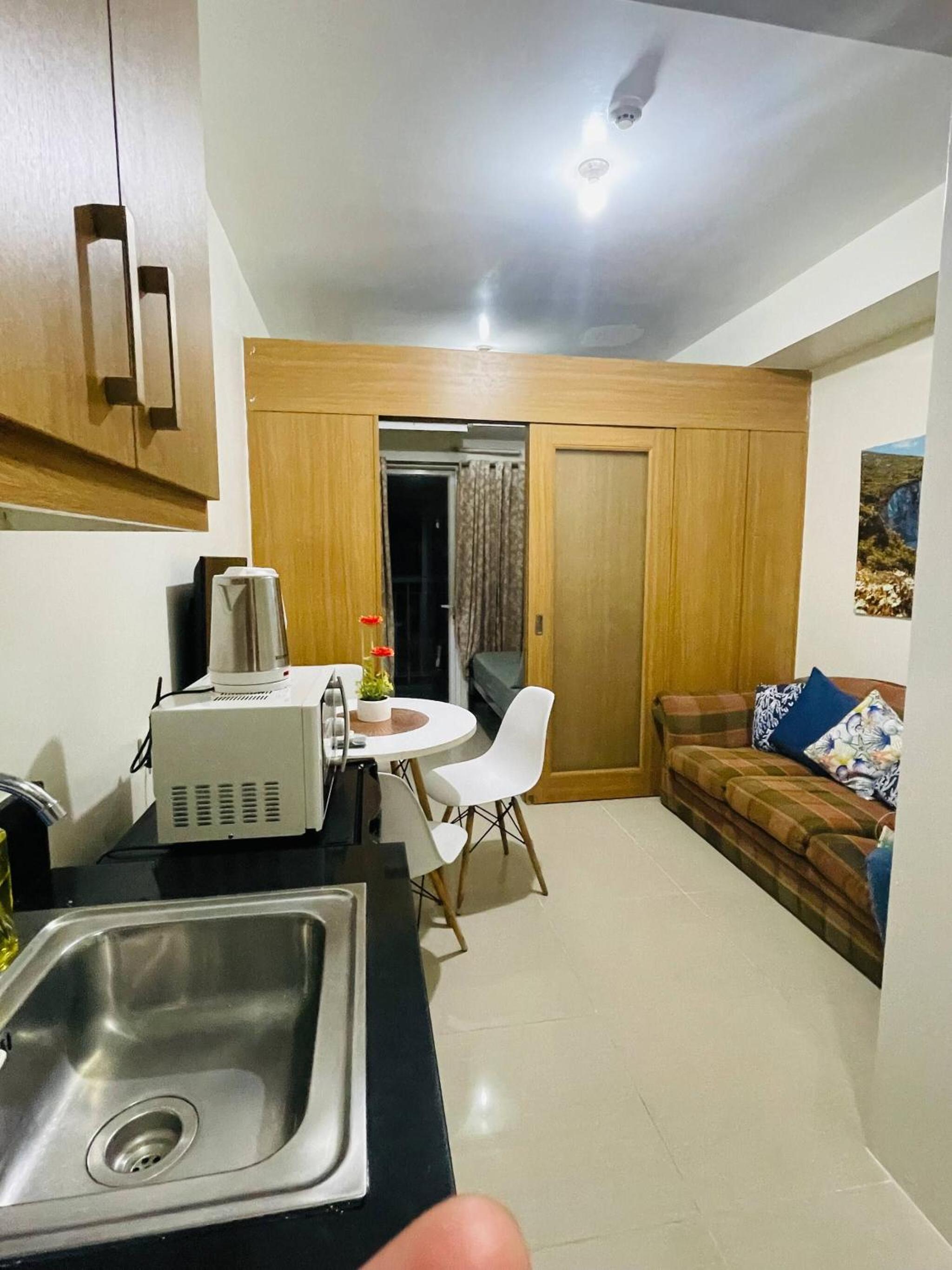Elegant Pasay City Apartment with Central Heating Shared Pool