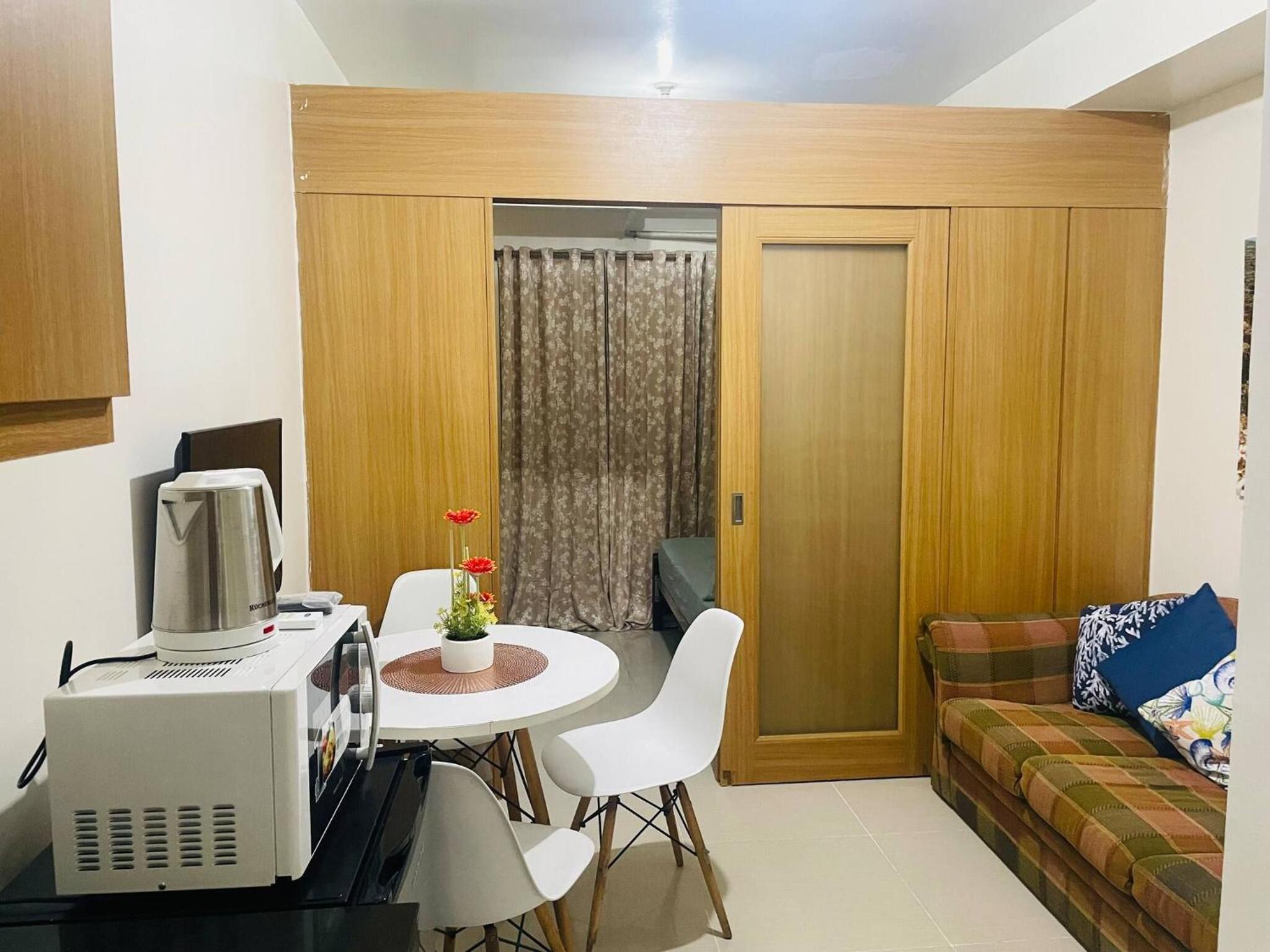 Elegant Pasay City Apartment with Central Heating Shared Pool