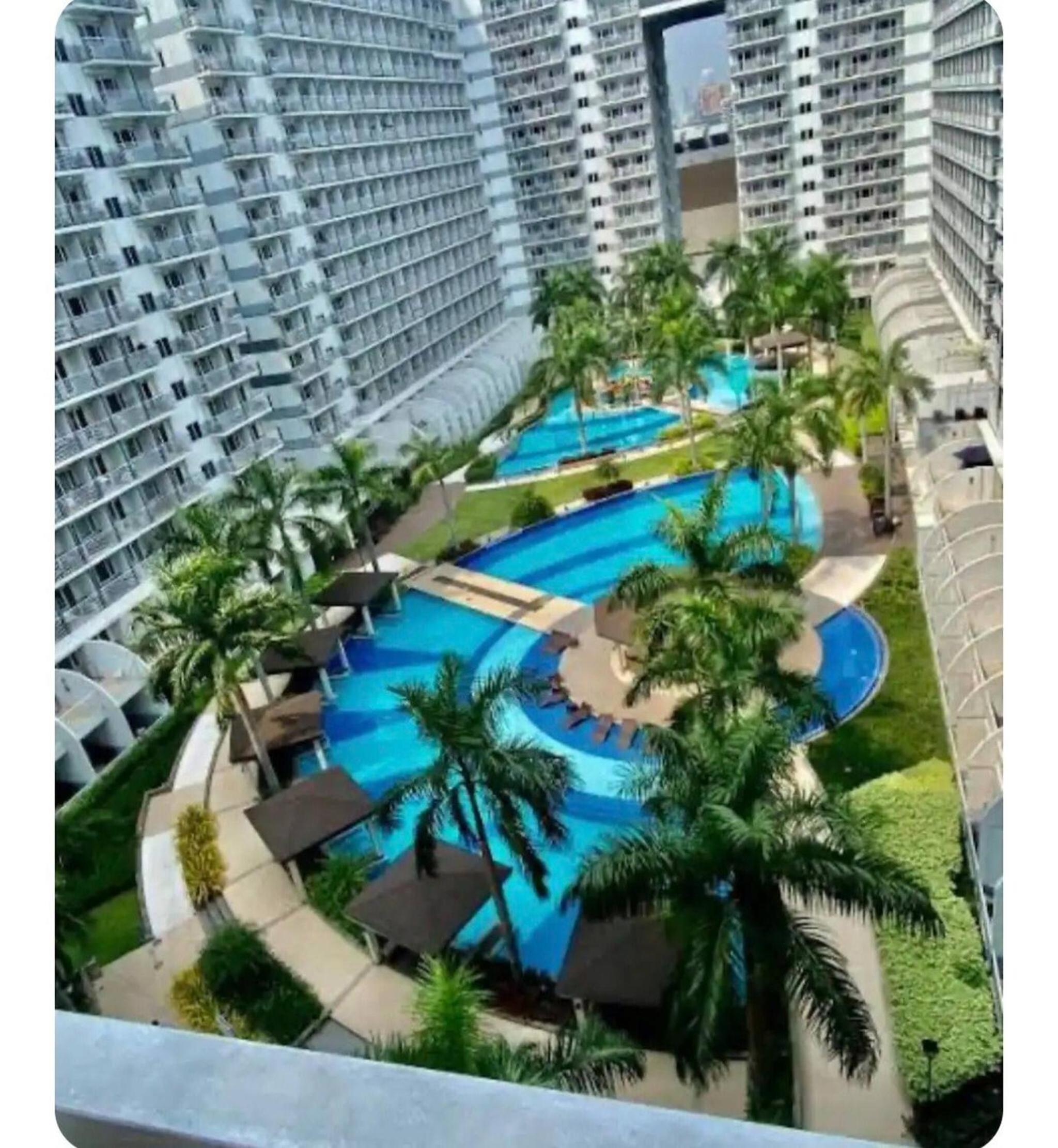 Elegant Pasay City Apartment with Central Heating Shared Pool