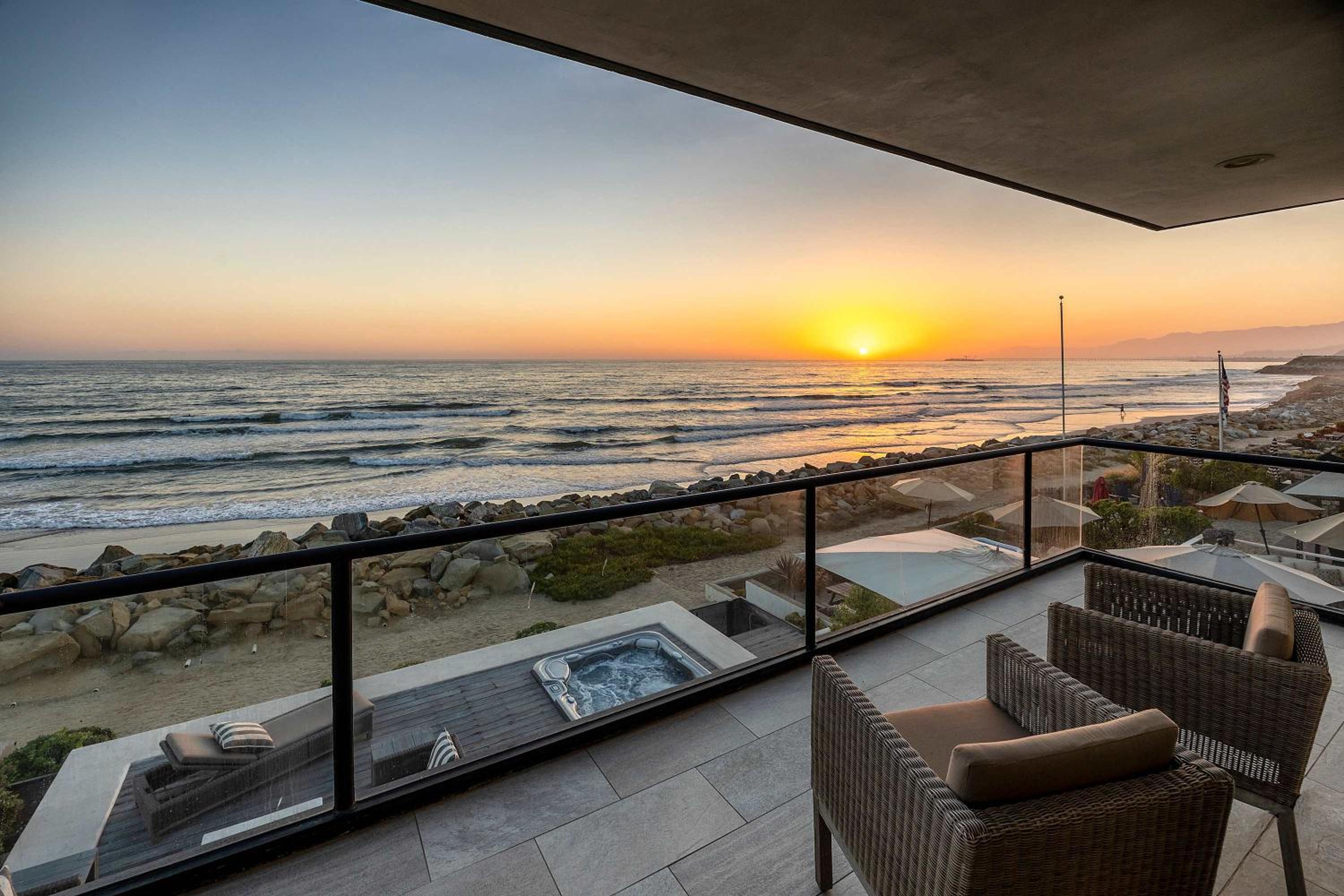 Rincon Refuge - Beachfront for 6