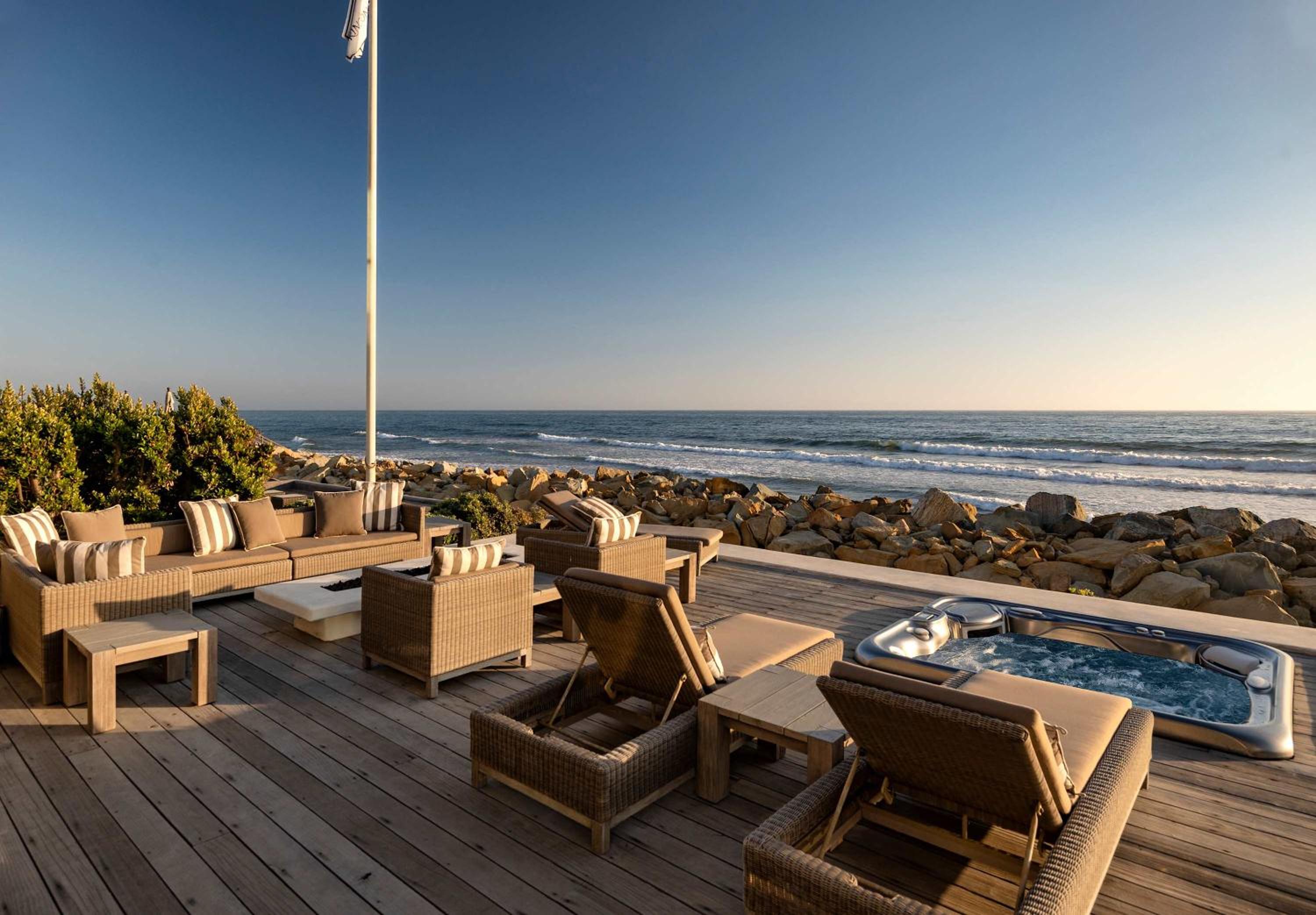 Rincon Refuge - Beachfront for 6