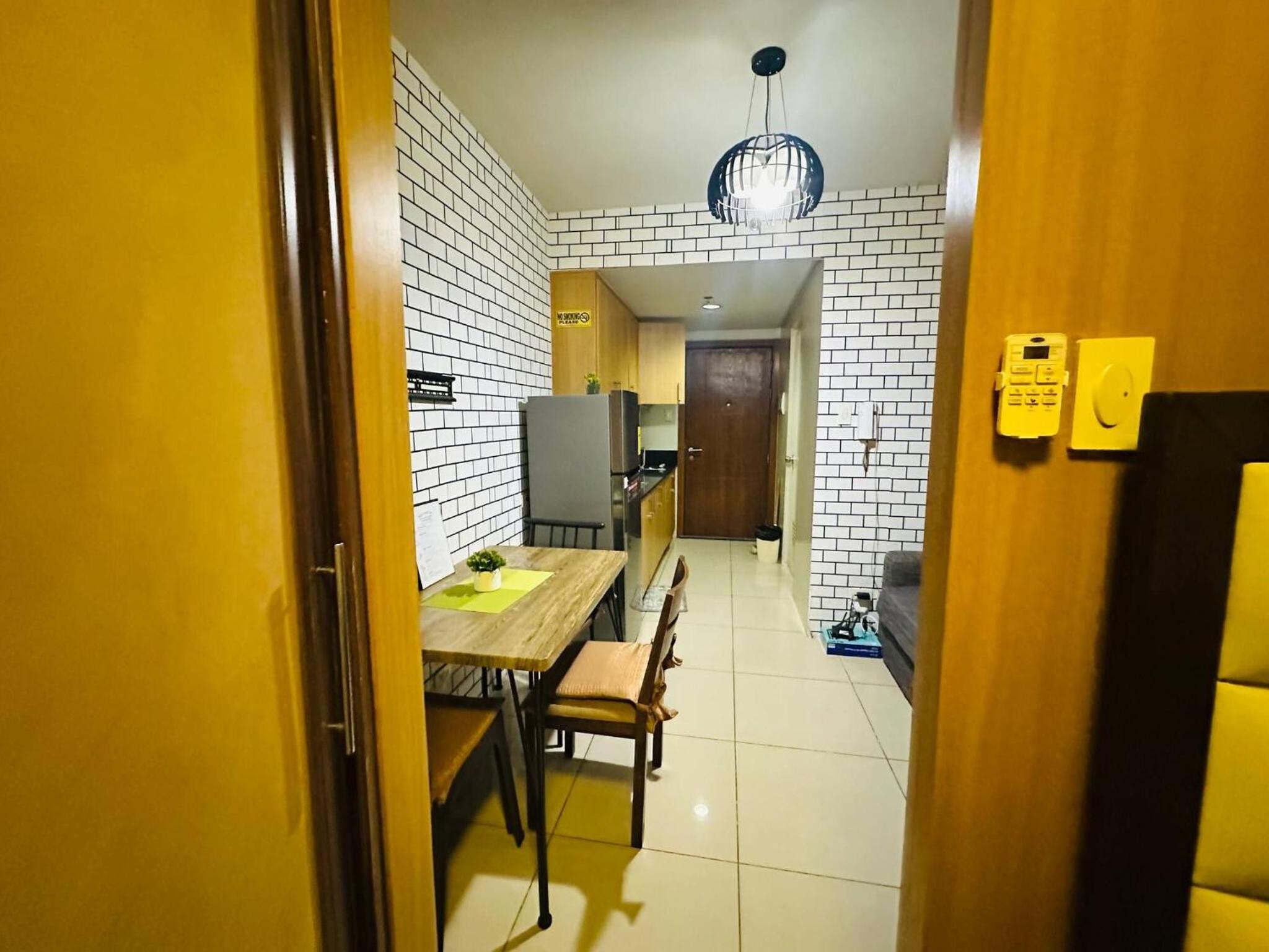 Simple Pasay Getaway - Entire Apartment for Rent
