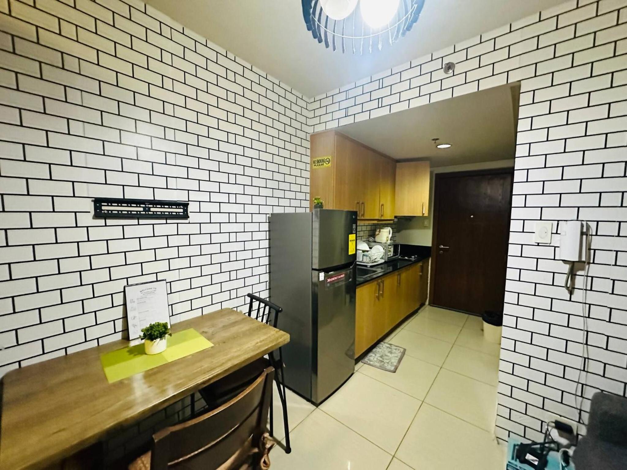 Simple Pasay Getaway - Entire Apartment for Rent