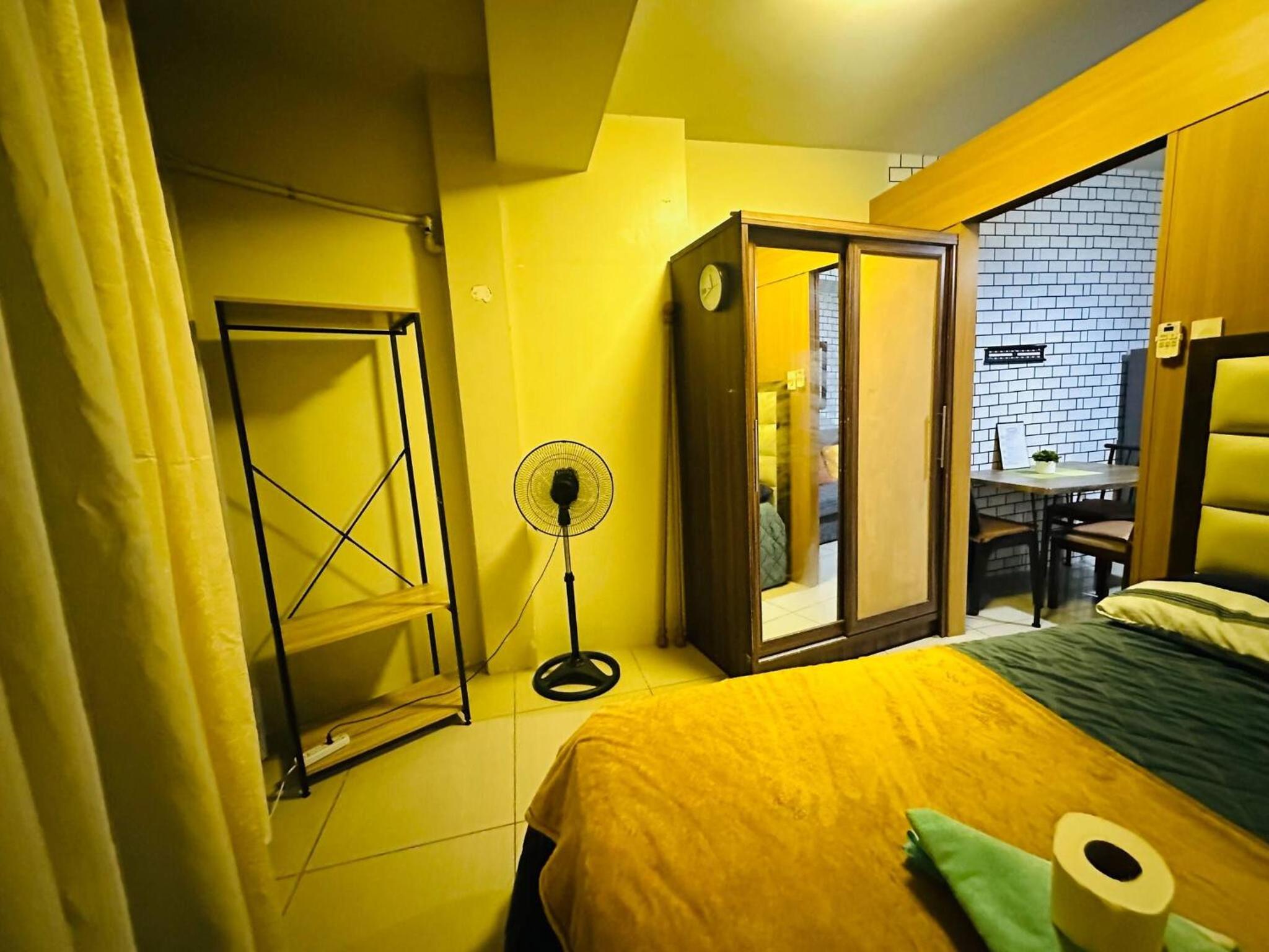 Simple Pasay Getaway - Entire Apartment for Rent