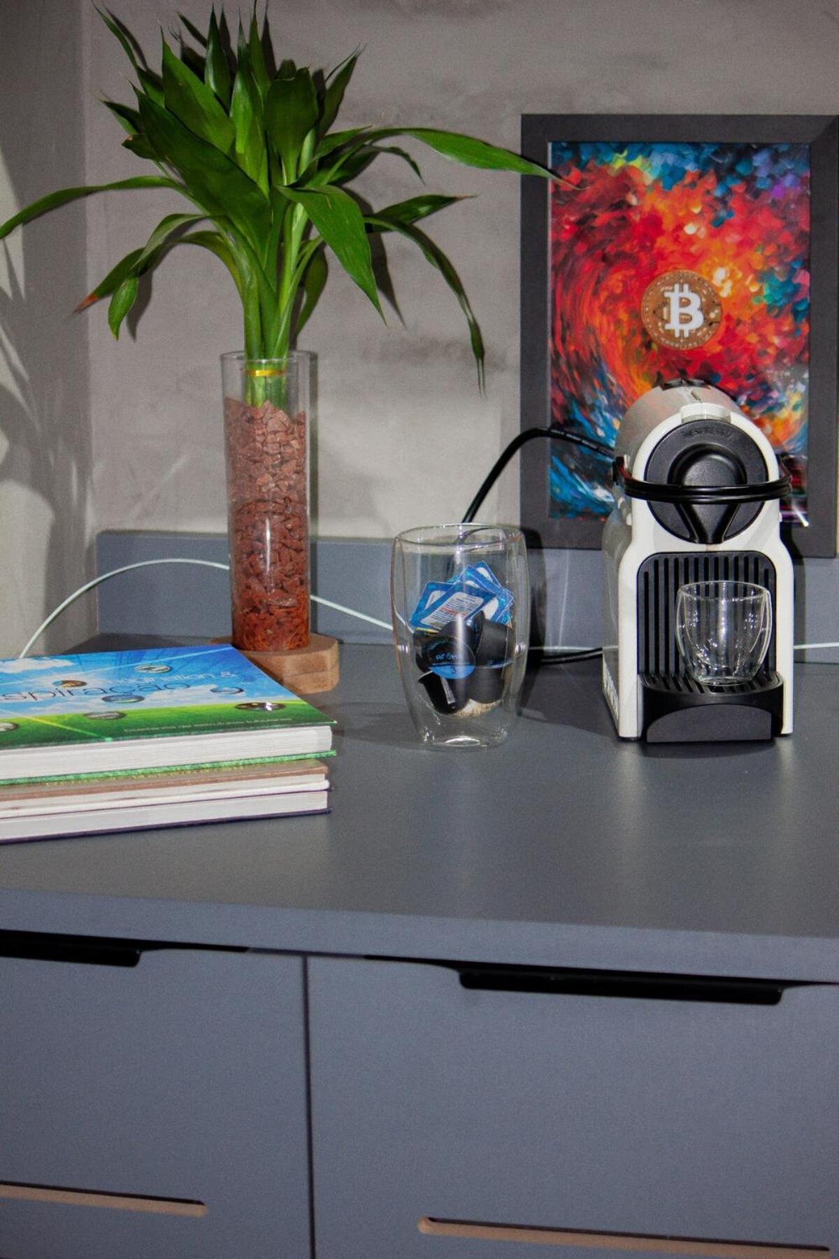 Studio moderno, 230m do Metrô, Gamer & Home Office