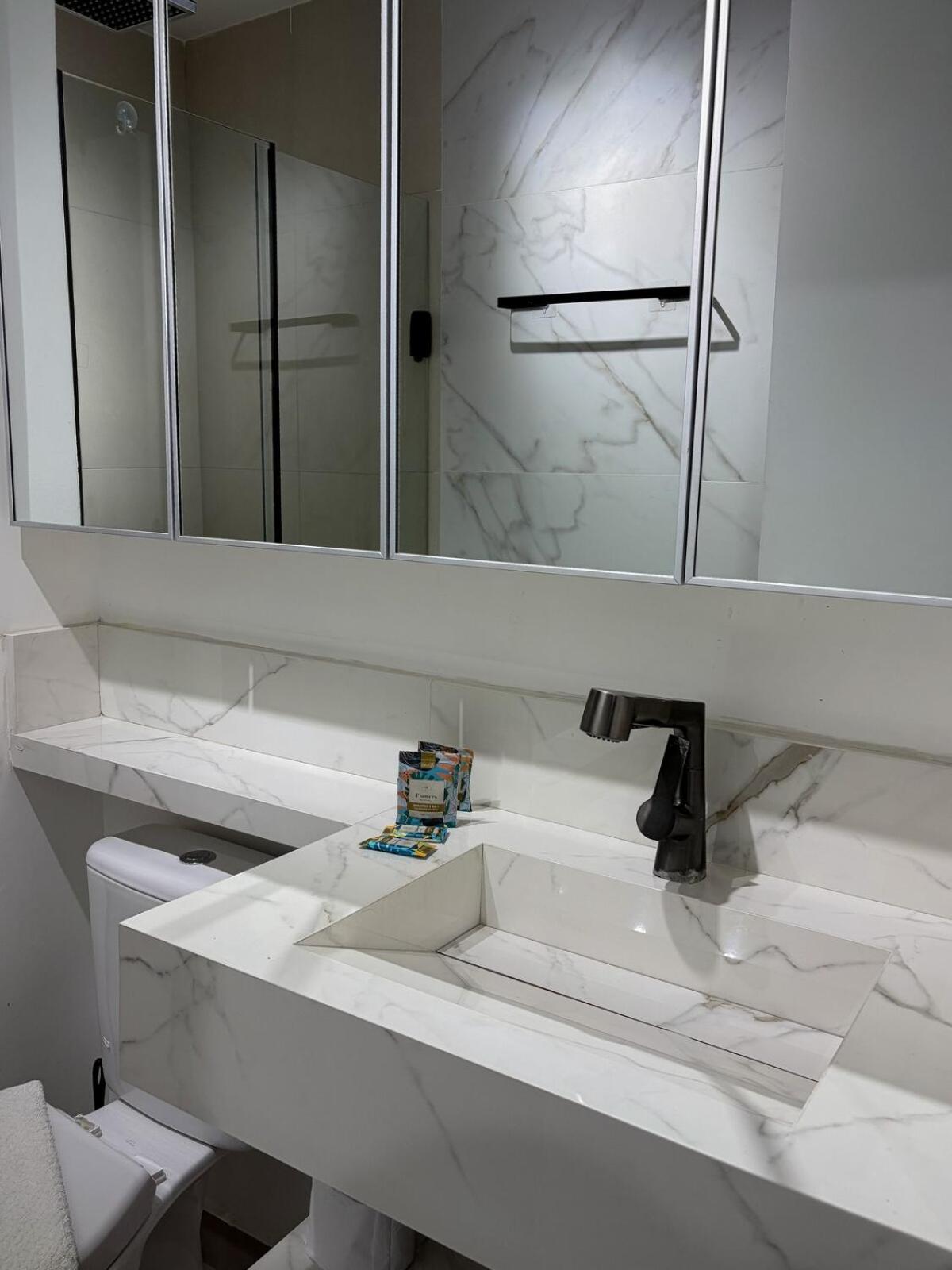 Studio moderno, 230m do Metrô, Gamer & Home Office