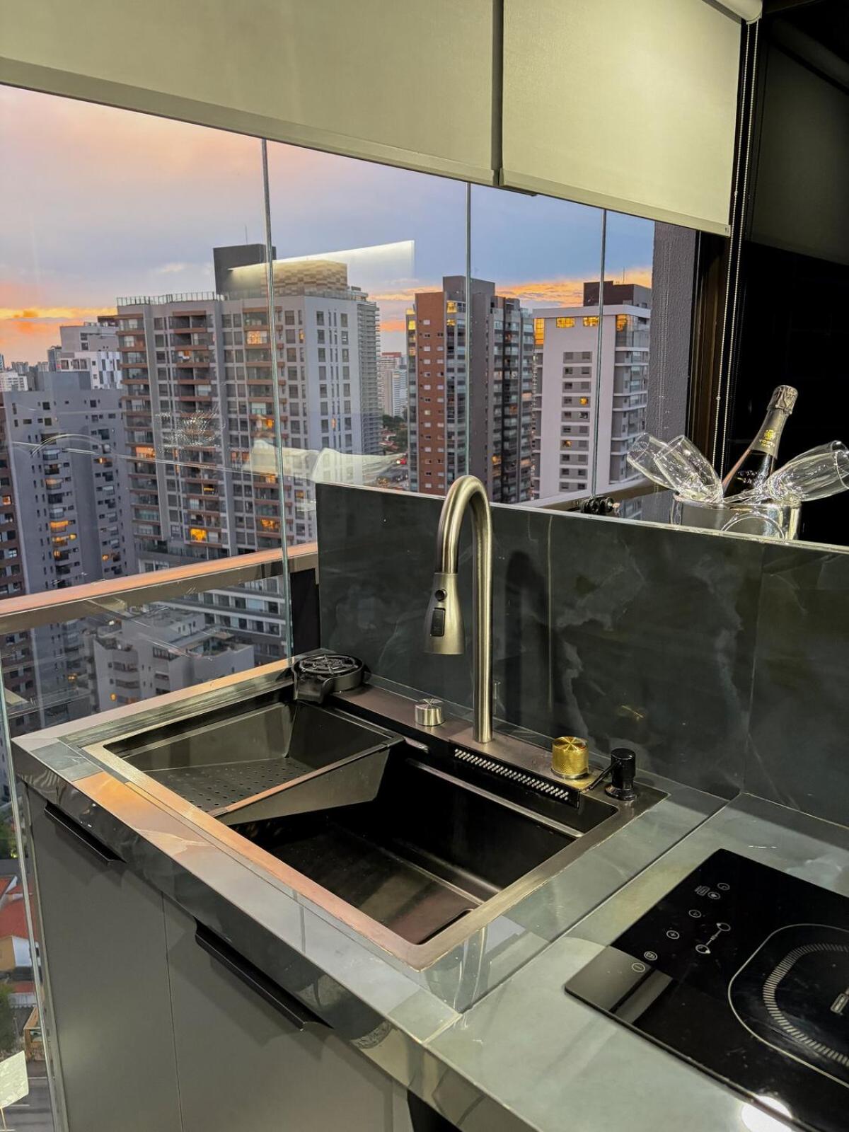 Studio moderno, 230m do Metrô, Gamer & Home Office