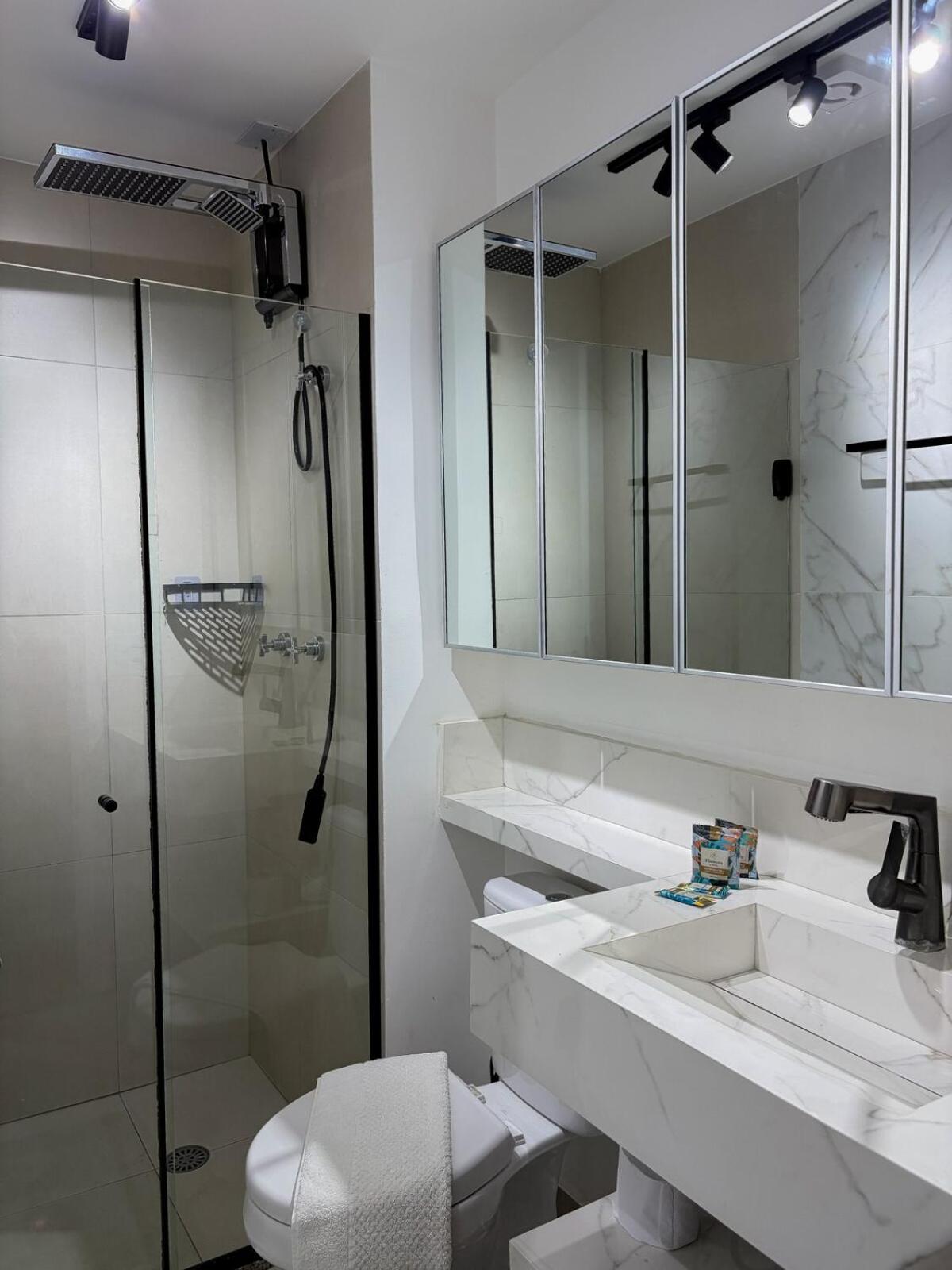 Studio moderno, 230m do Metrô, Gamer & Home Office