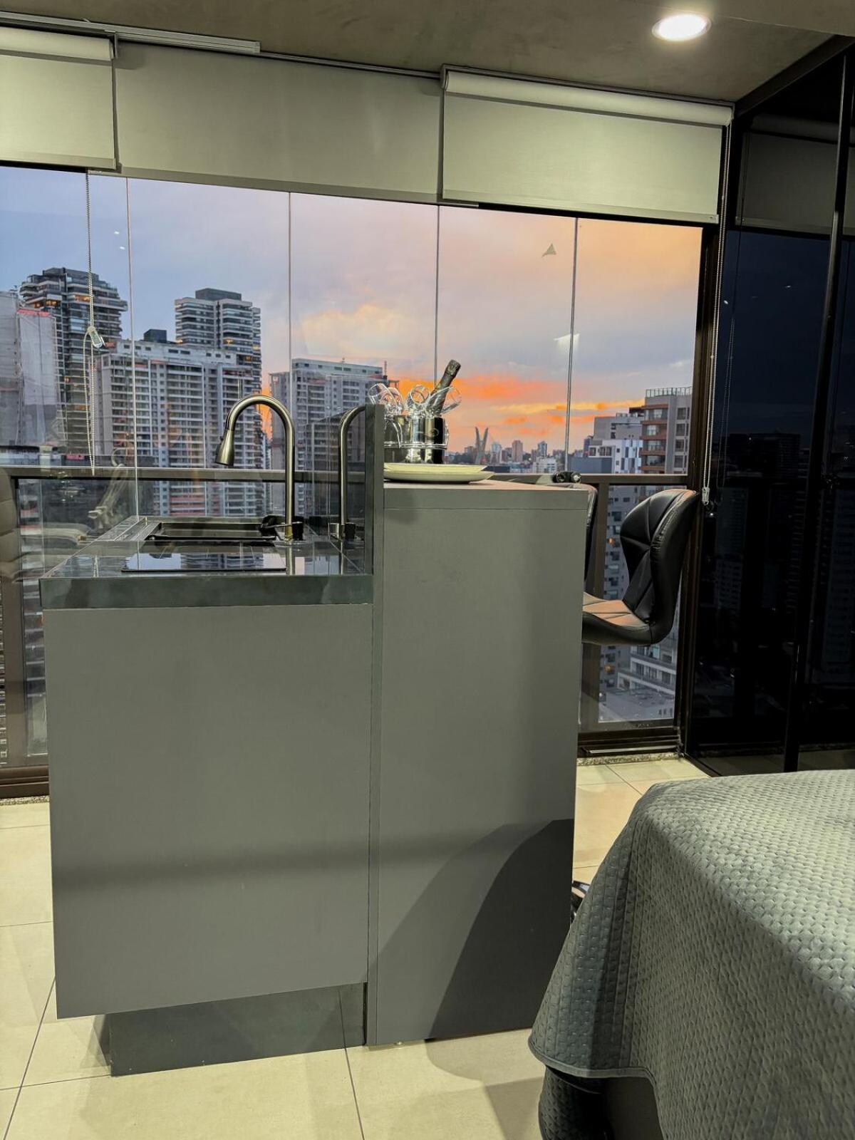 Studio moderno, 230m do Metrô, Gamer & Home Office