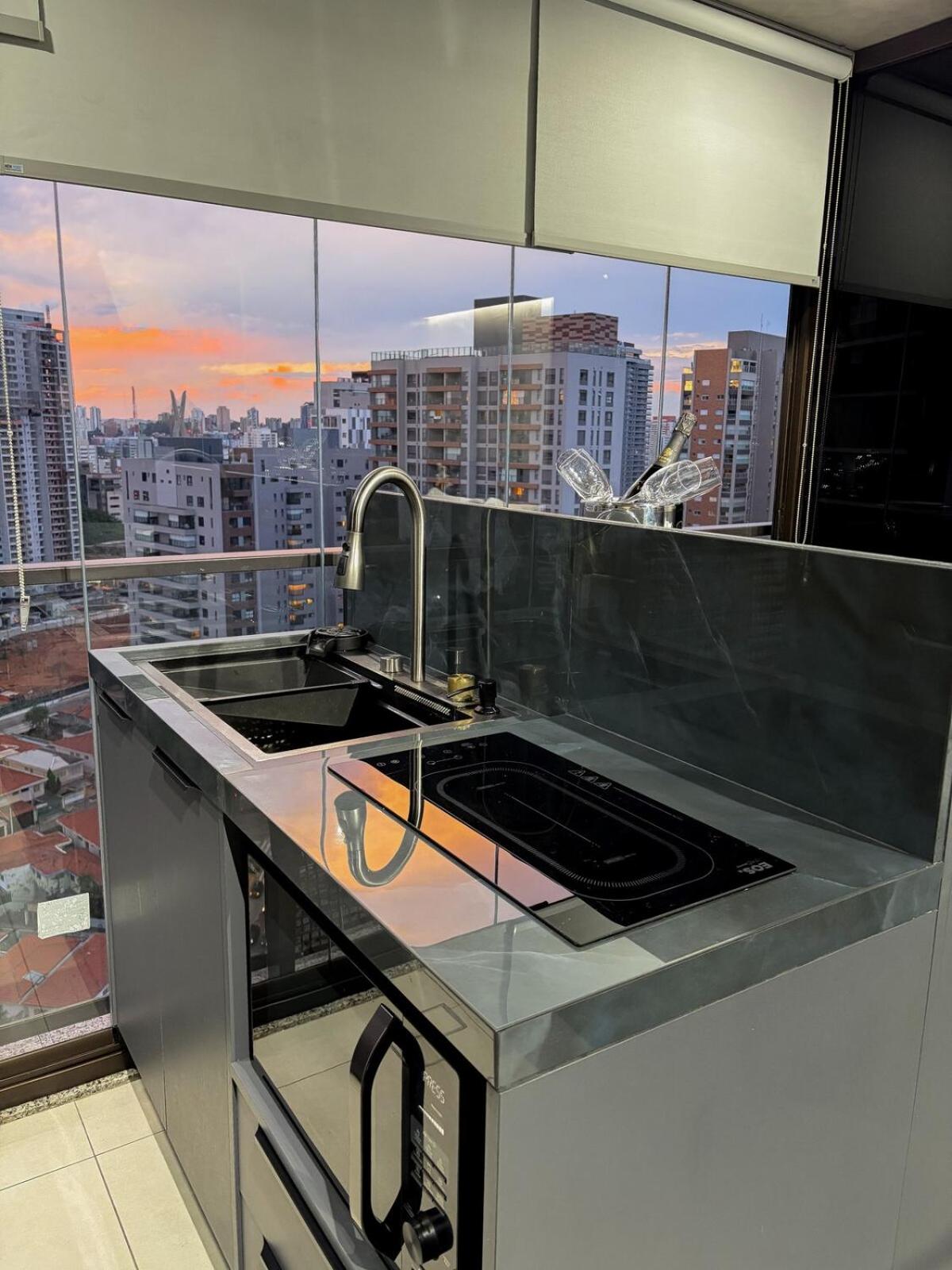 Studio moderno, 230m do Metrô, Gamer & Home Office