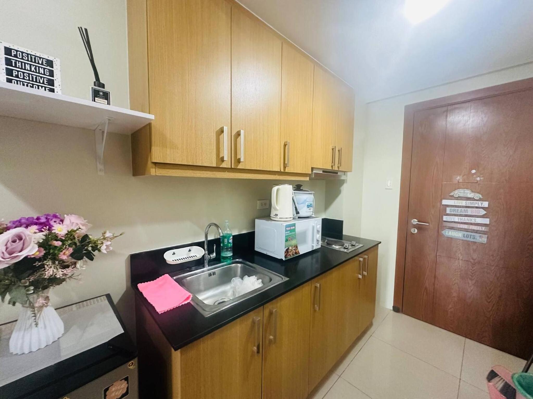 Cheerful Pasay Getaway - Entire Apartment for Rent