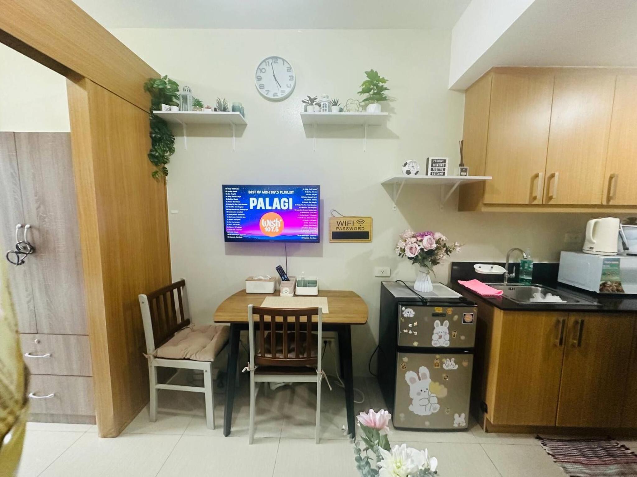 Cheerful Pasay Getaway - Entire Apartment for Rent