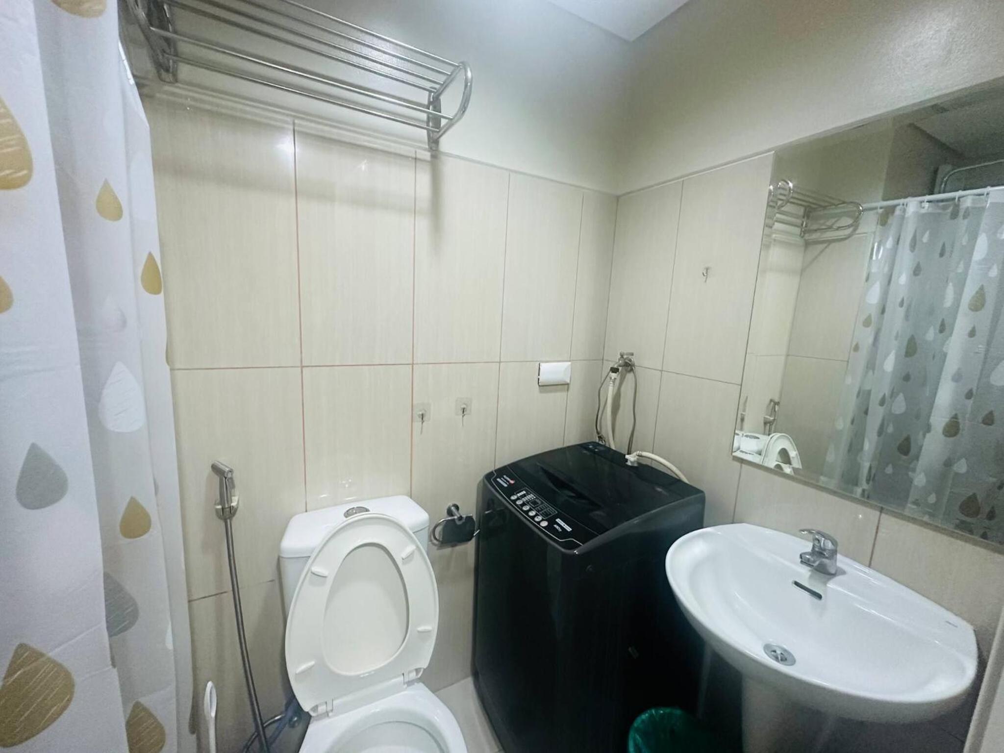 Cheerful Pasay Getaway - Entire Apartment for Rent