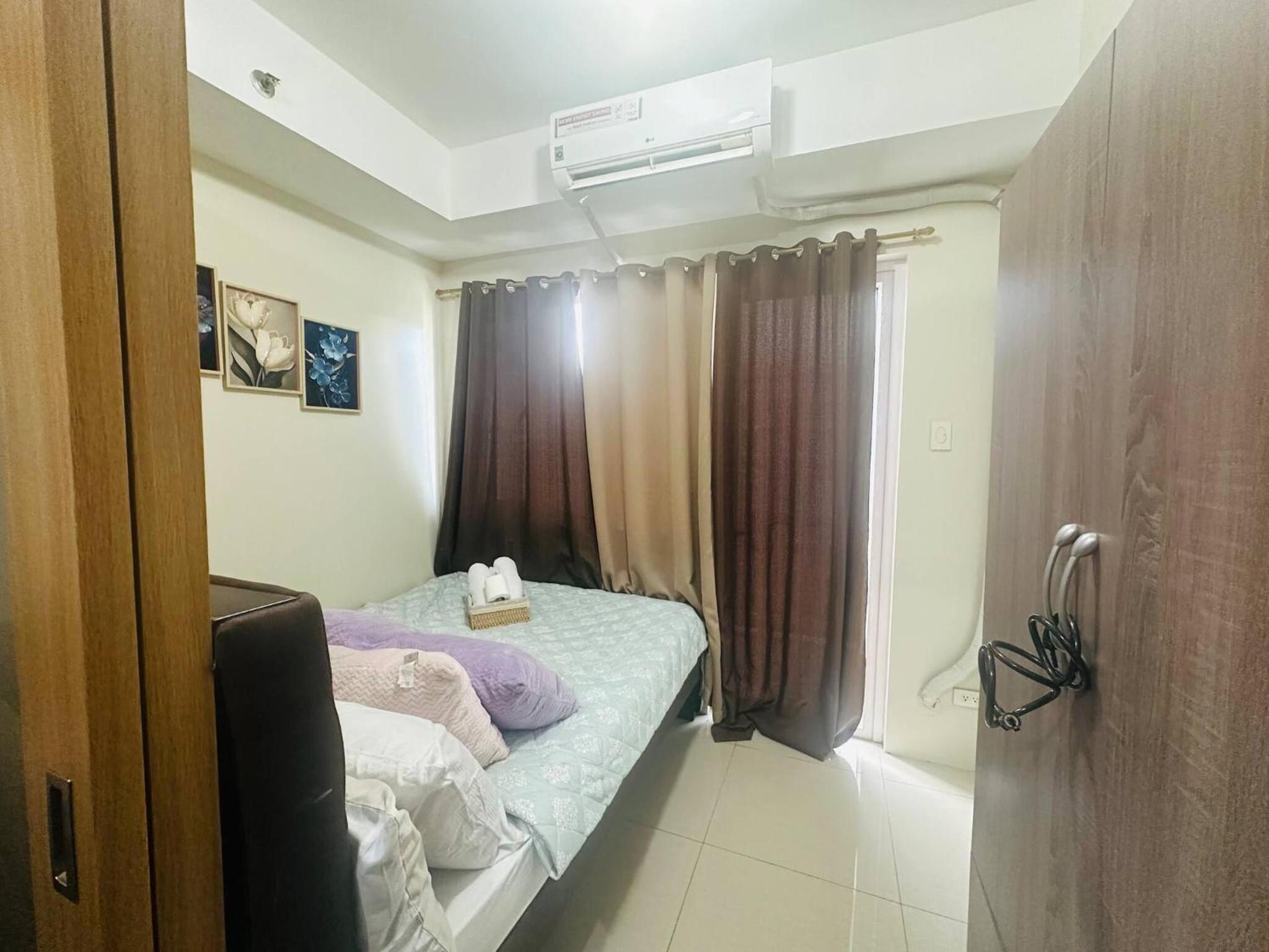 Cheerful Pasay Getaway - Entire Apartment for Rent