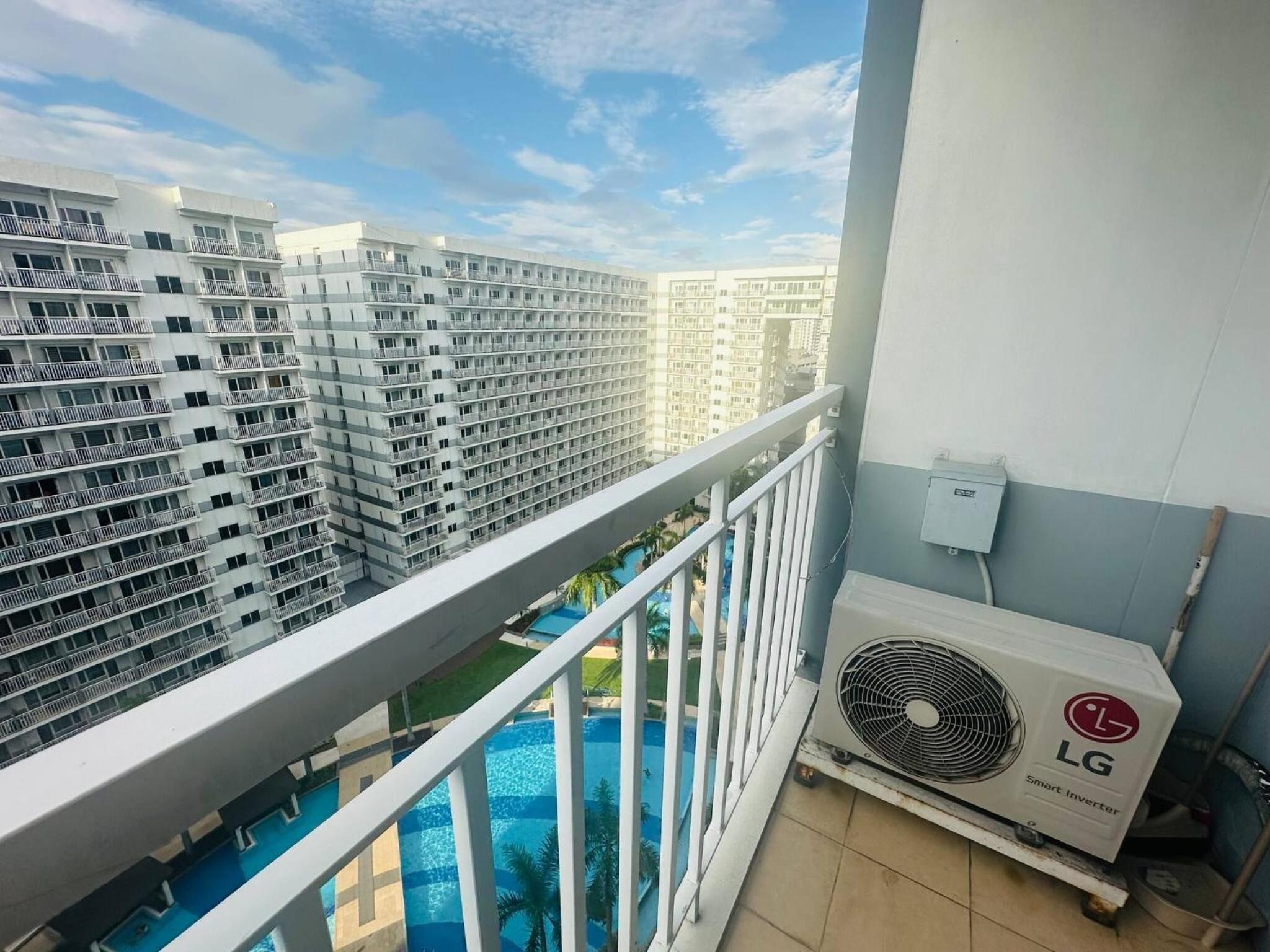 Cheerful Pasay Getaway - Entire Apartment for Rent