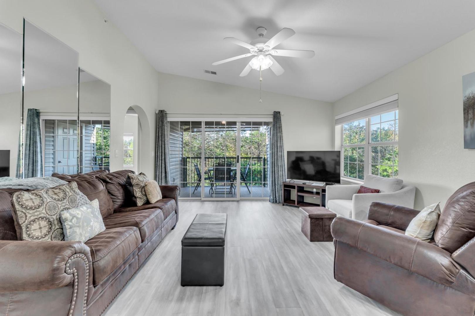 Branson 2BR Retreat | Jacuzzi + Gym + Pools