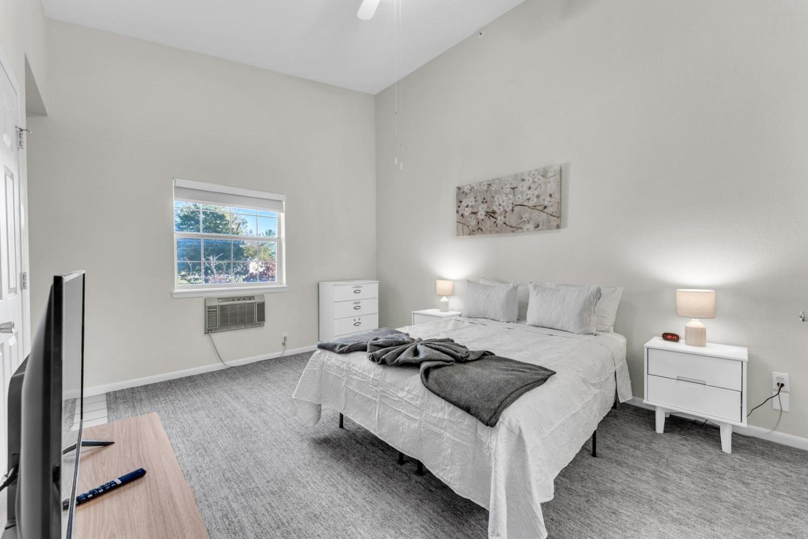 Branson 2BR Retreat | Jacuzzi + Gym + Pools