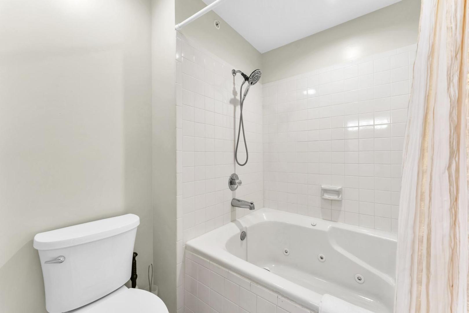 Branson 2BR Retreat | Jacuzzi + Gym + Pools