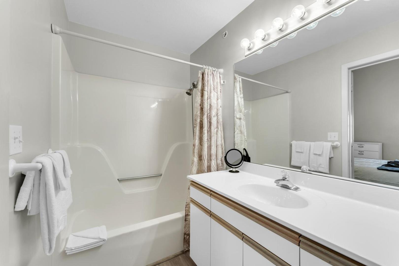 Branson 2BR Retreat | Jacuzzi + Gym + Pools