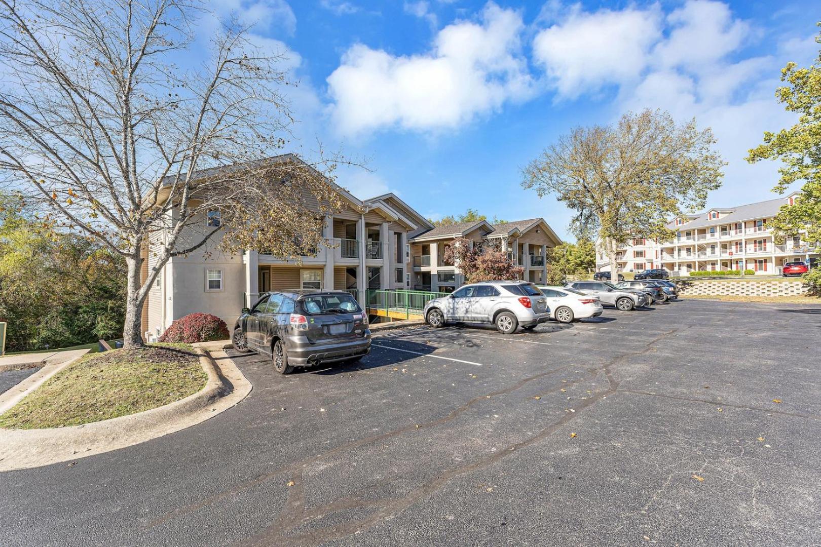 Branson 2BR Retreat | Jacuzzi + Gym + Pools