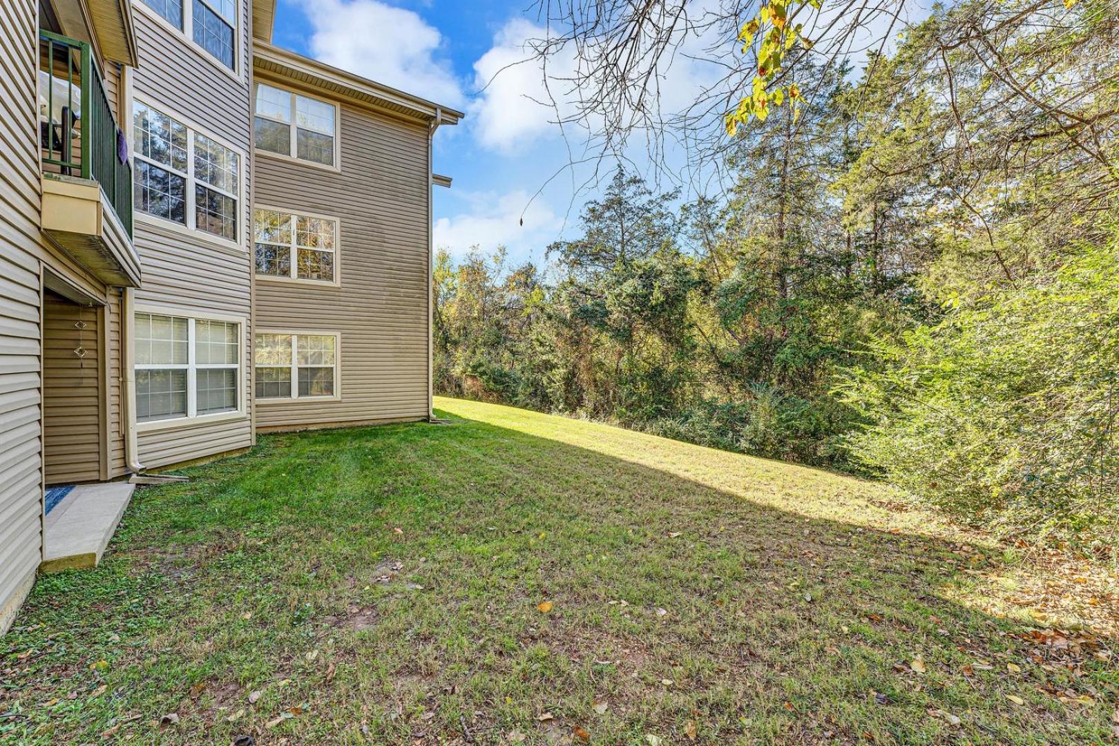 Branson 2BR Retreat | Jacuzzi + Gym + Pools