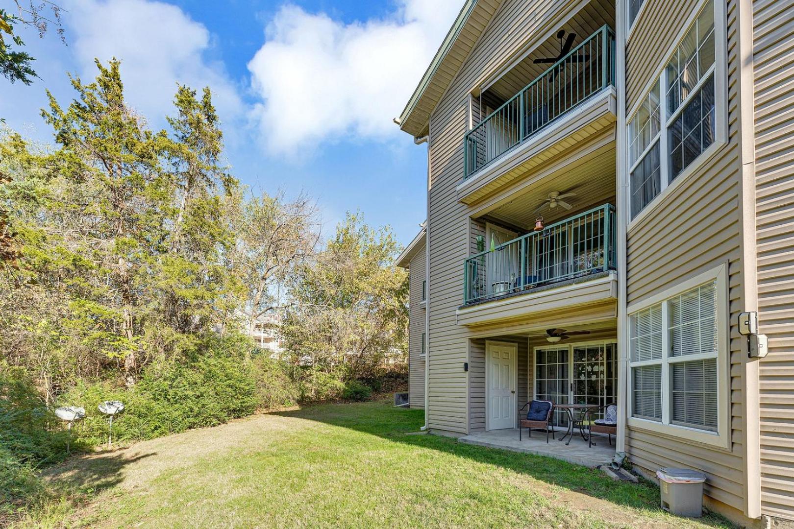 Branson 2BR Retreat | Jacuzzi + Gym + Pools