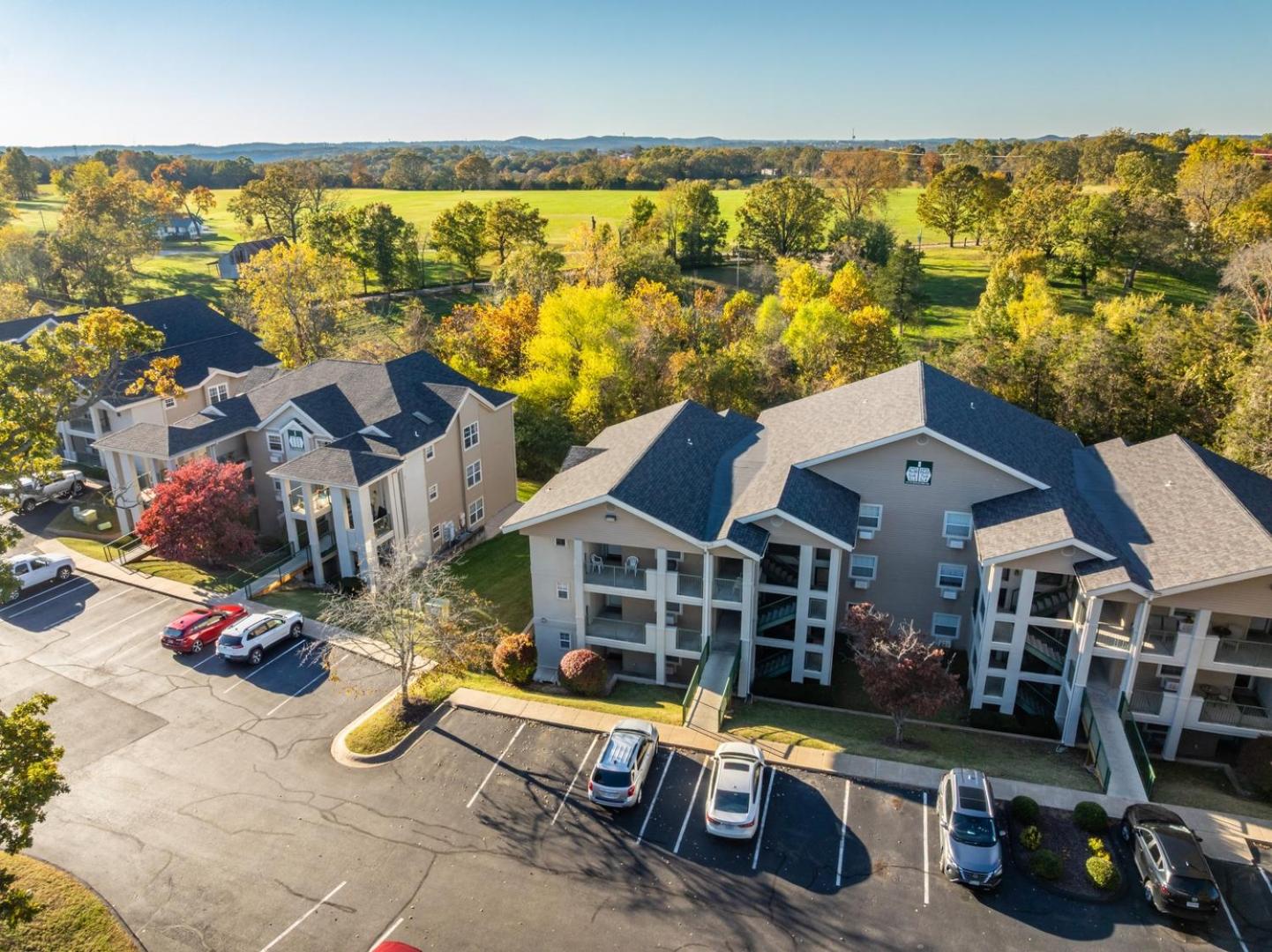Branson 2BR Retreat | Jacuzzi + Gym + Pools
