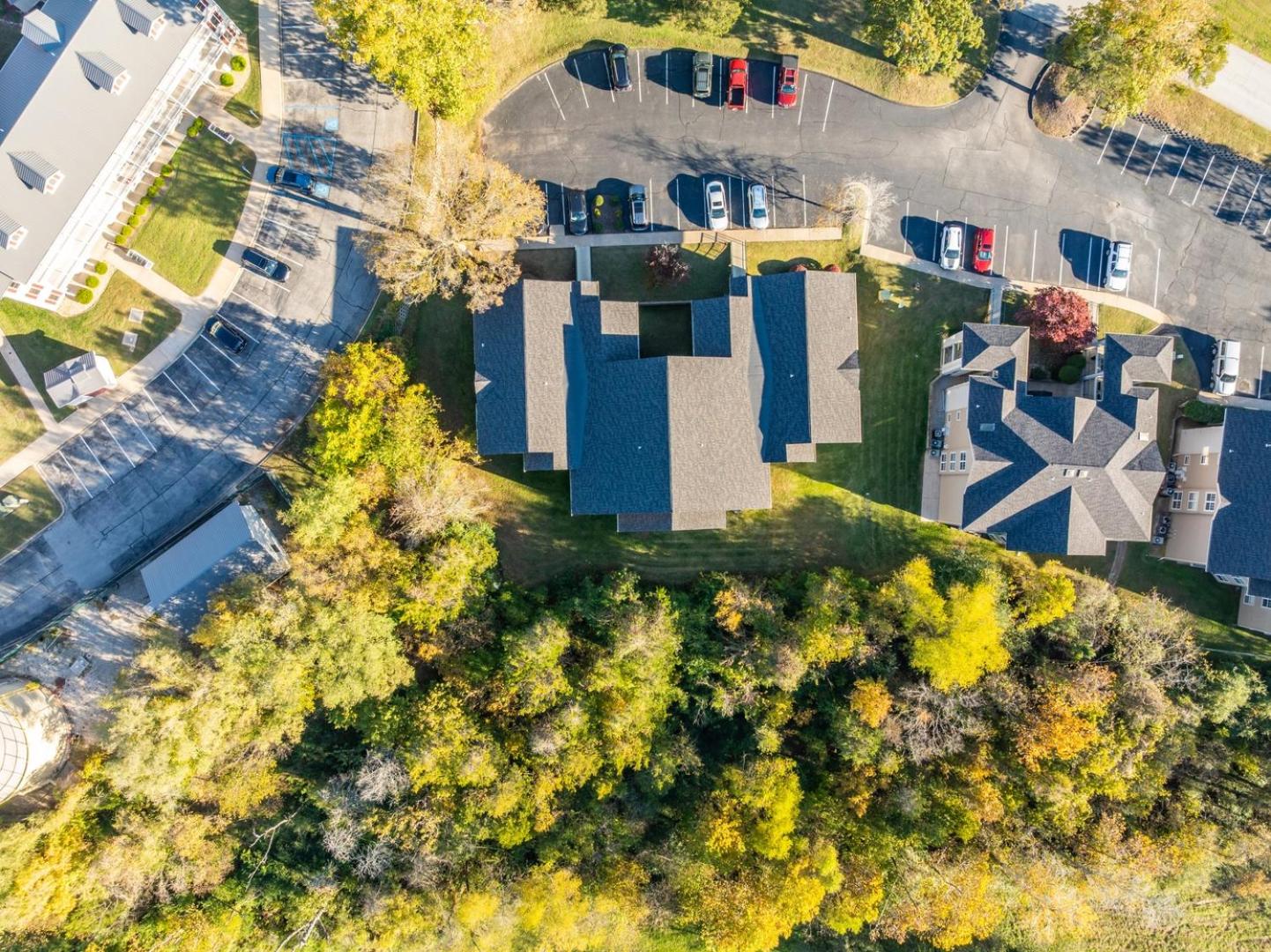 Branson 2BR Retreat | Jacuzzi + Gym + Pools