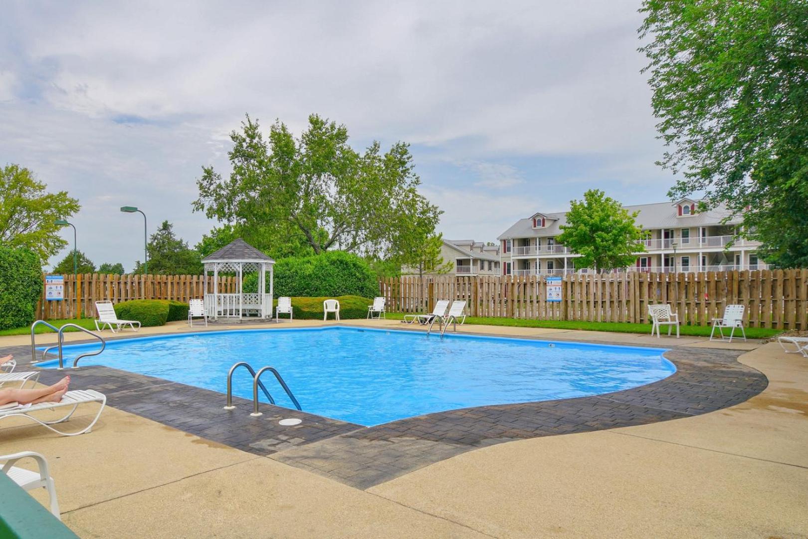 Branson 2BR Retreat | Jacuzzi + Gym + Pools