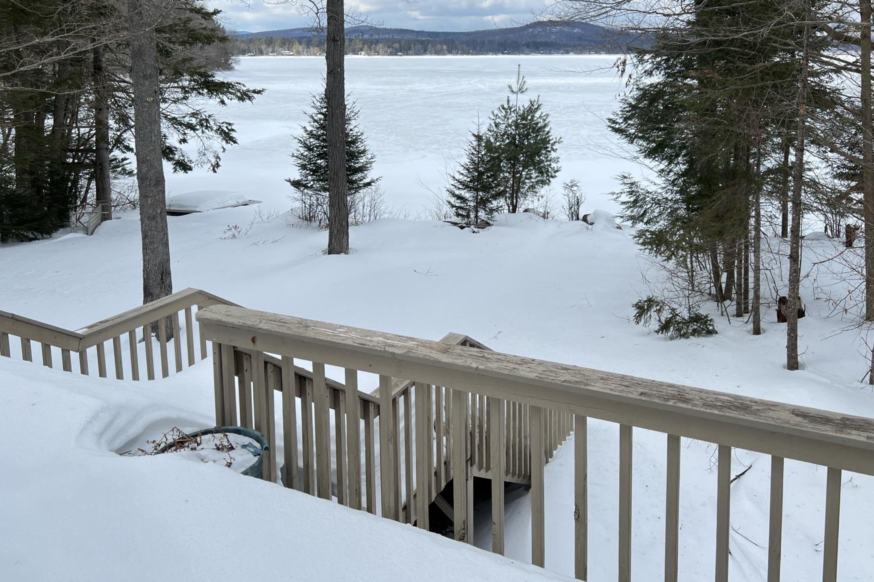 6 Mi to Ski Slopes Oak View Lakefront Home!