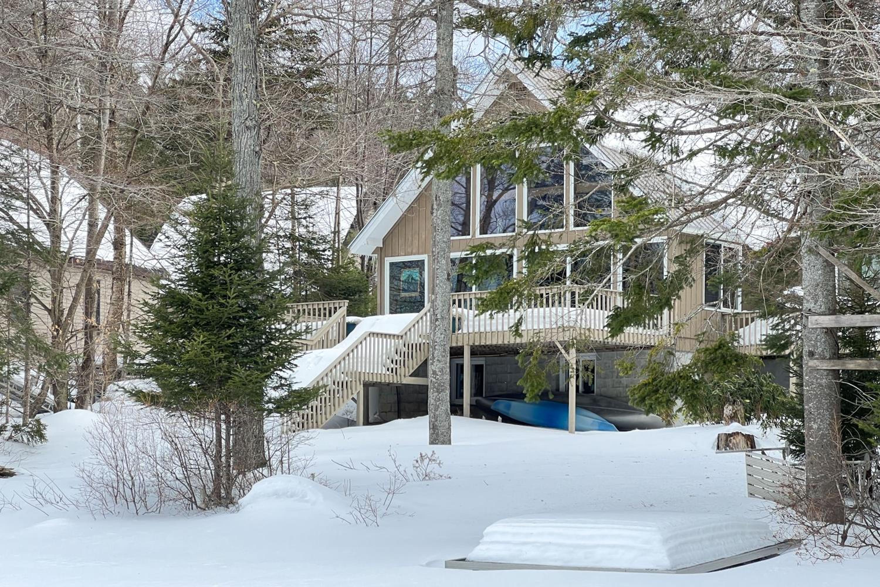 6 Mi to Ski Slopes Oak View Lakefront Home!