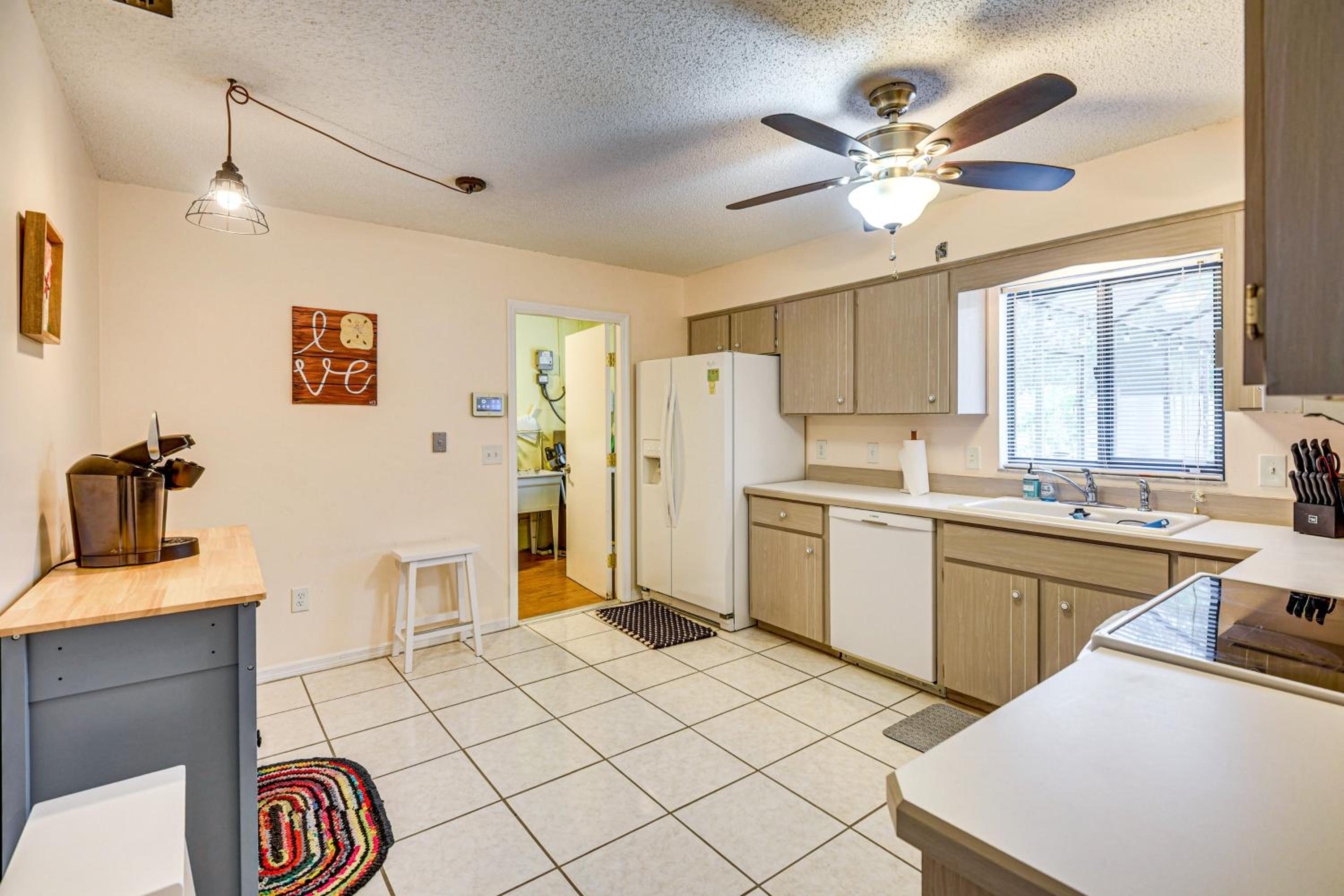 7 Mi to Beach! Poolside Oasis in Port Orange