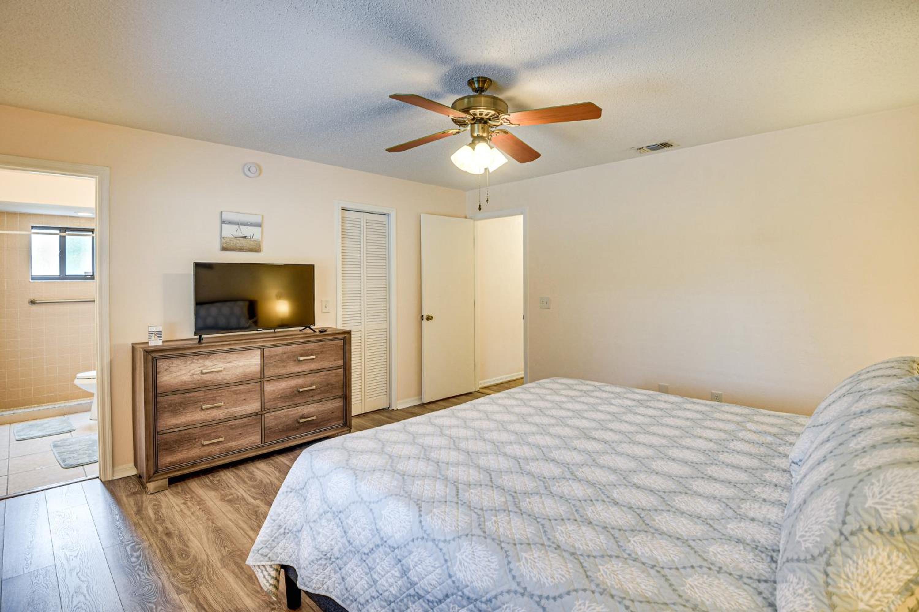7 Mi to Beach! Poolside Oasis in Port Orange