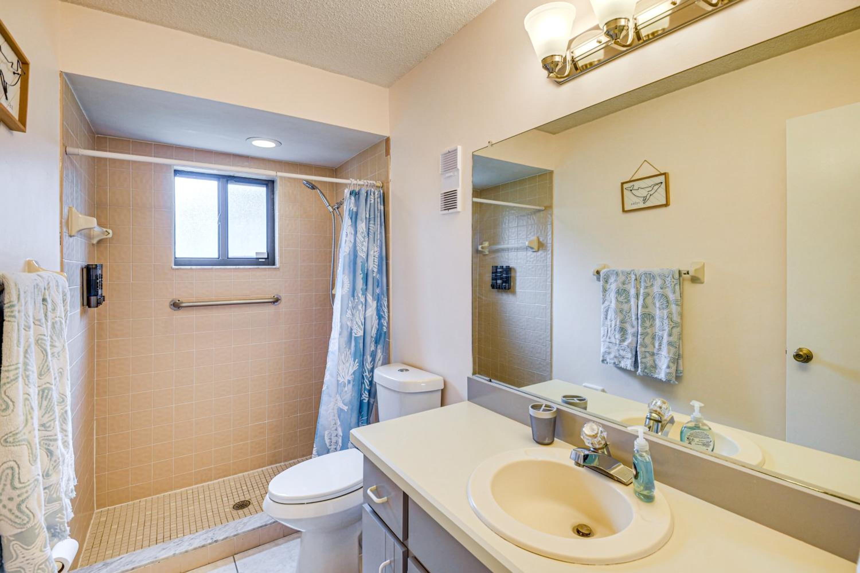 7 Mi to Beach! Poolside Oasis in Port Orange