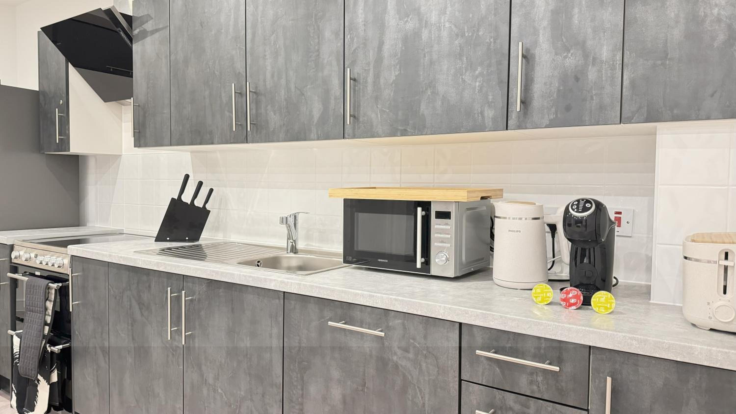Stylish Chelsea 2BR - at BatterseaPS Shopping Mall, Family Friendly