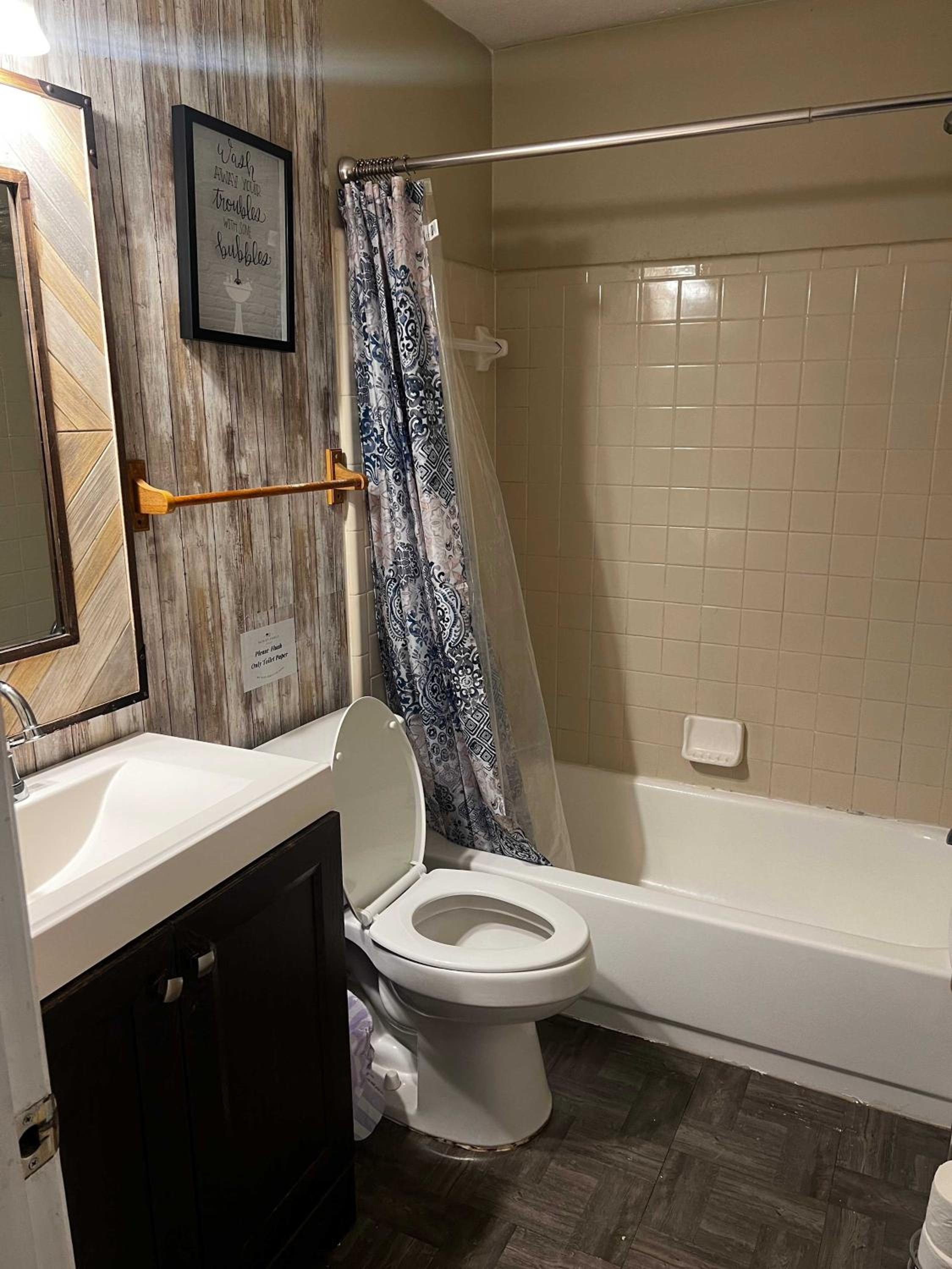 Crimson Creek Stayhouse