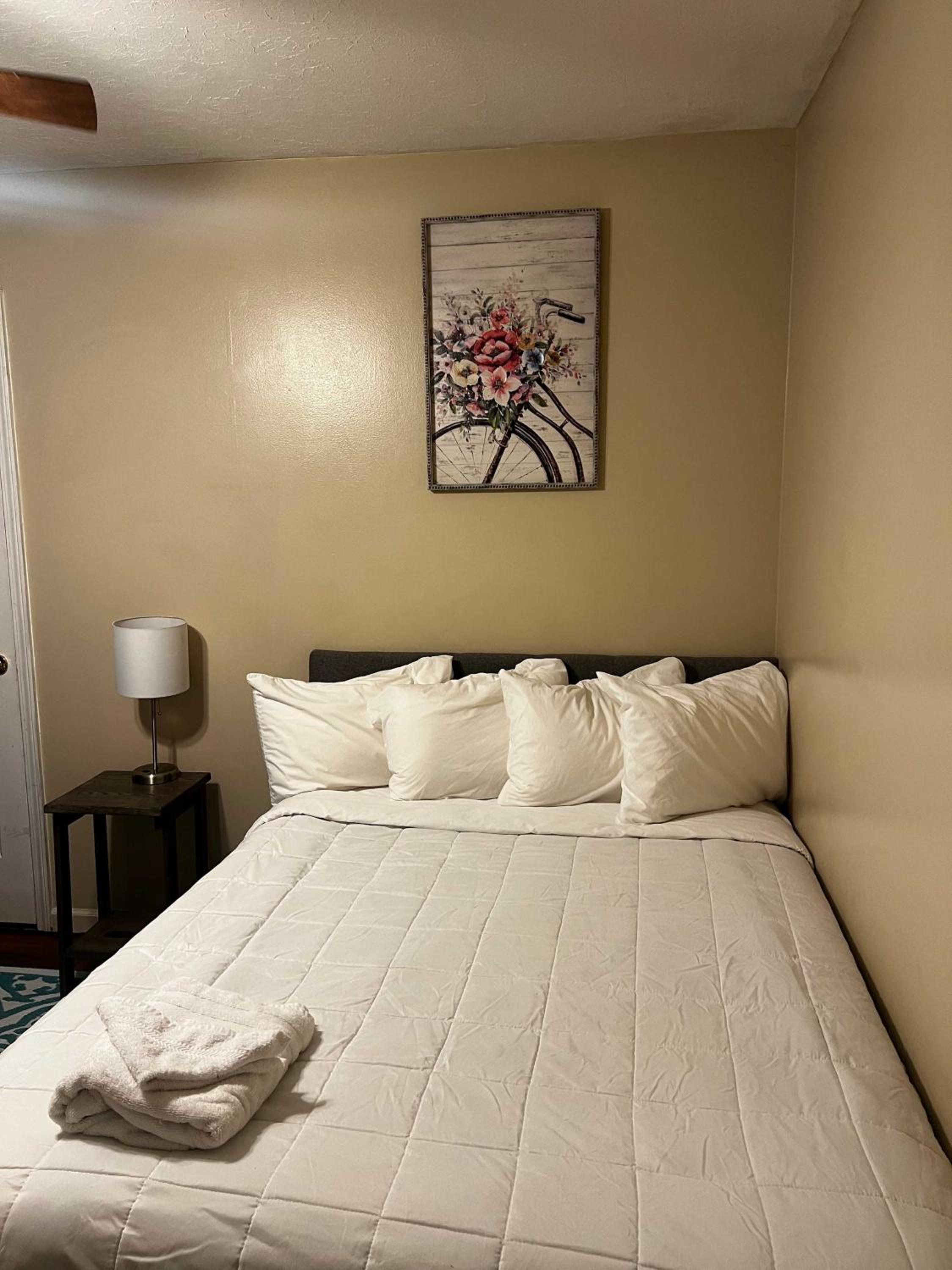 Crimson Creek Stayhouse
