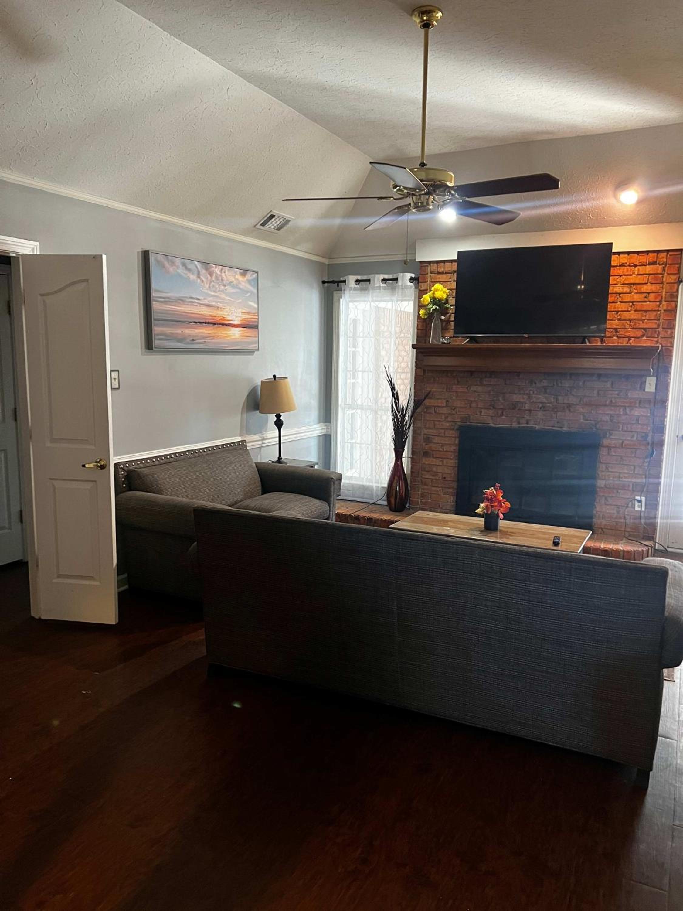 Crimson Creek Stayhouse
