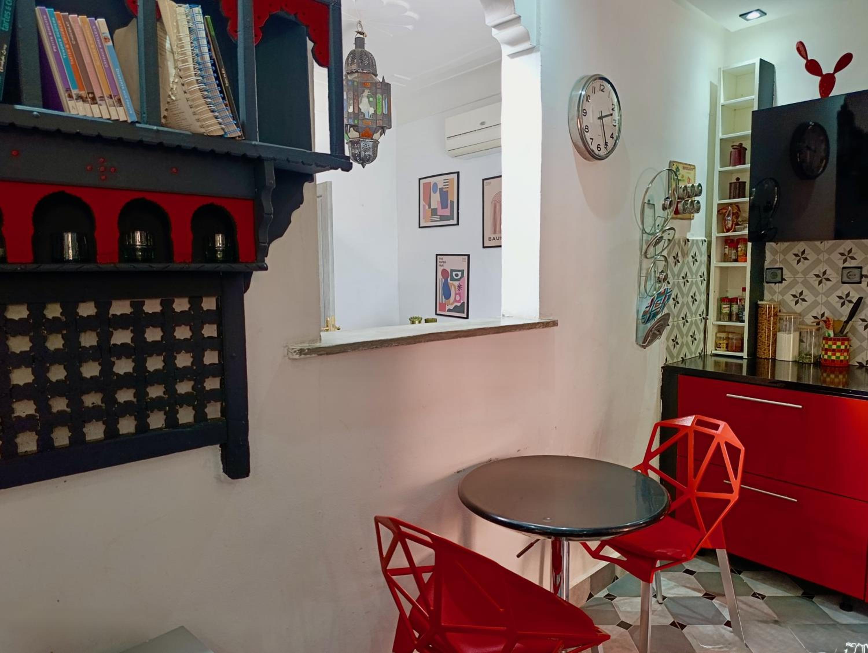 Villa with Private Pool and Garden, Fast Wi-Fi