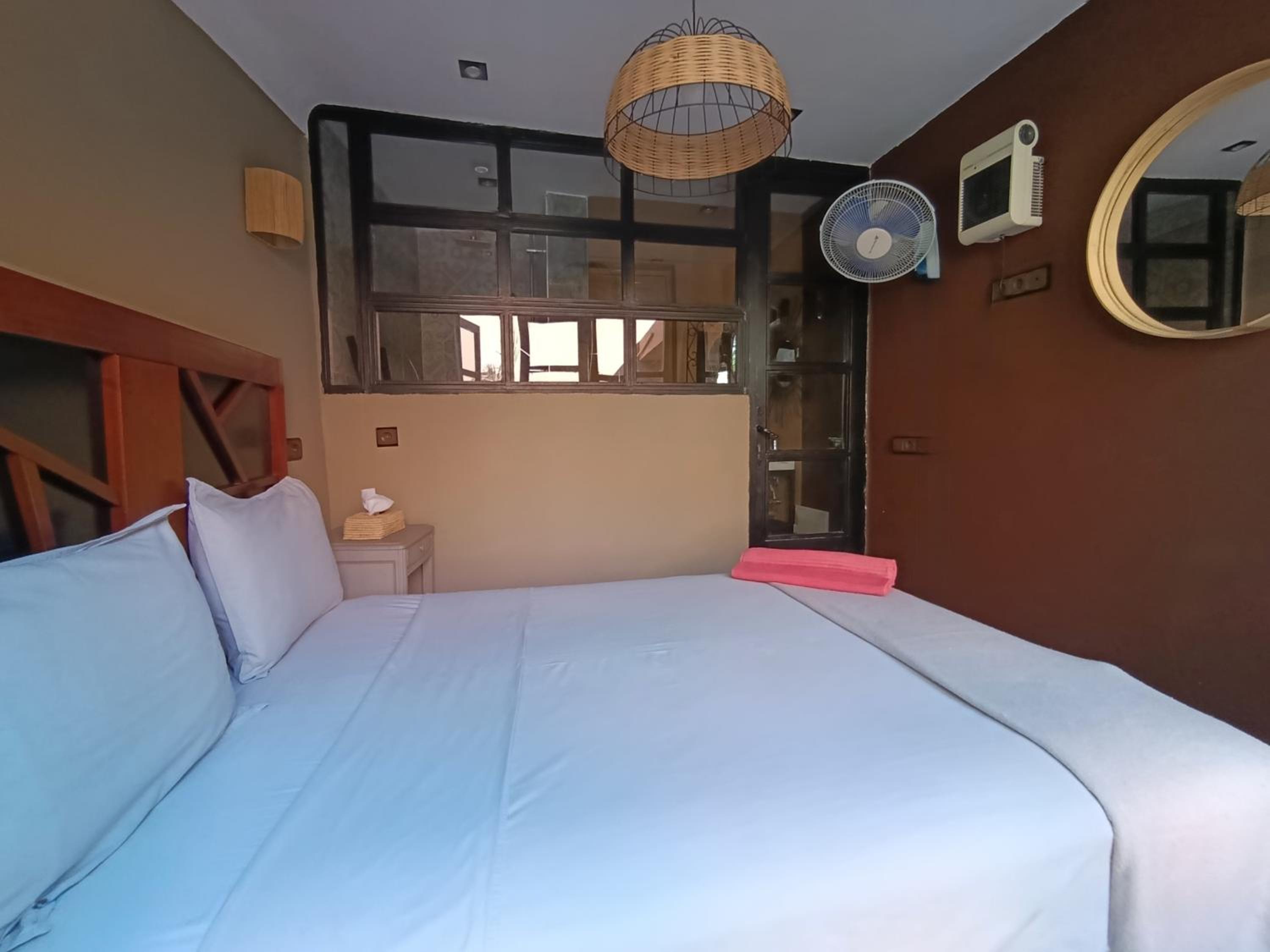 Villa with Private Pool and Garden, Fast Wi-Fi