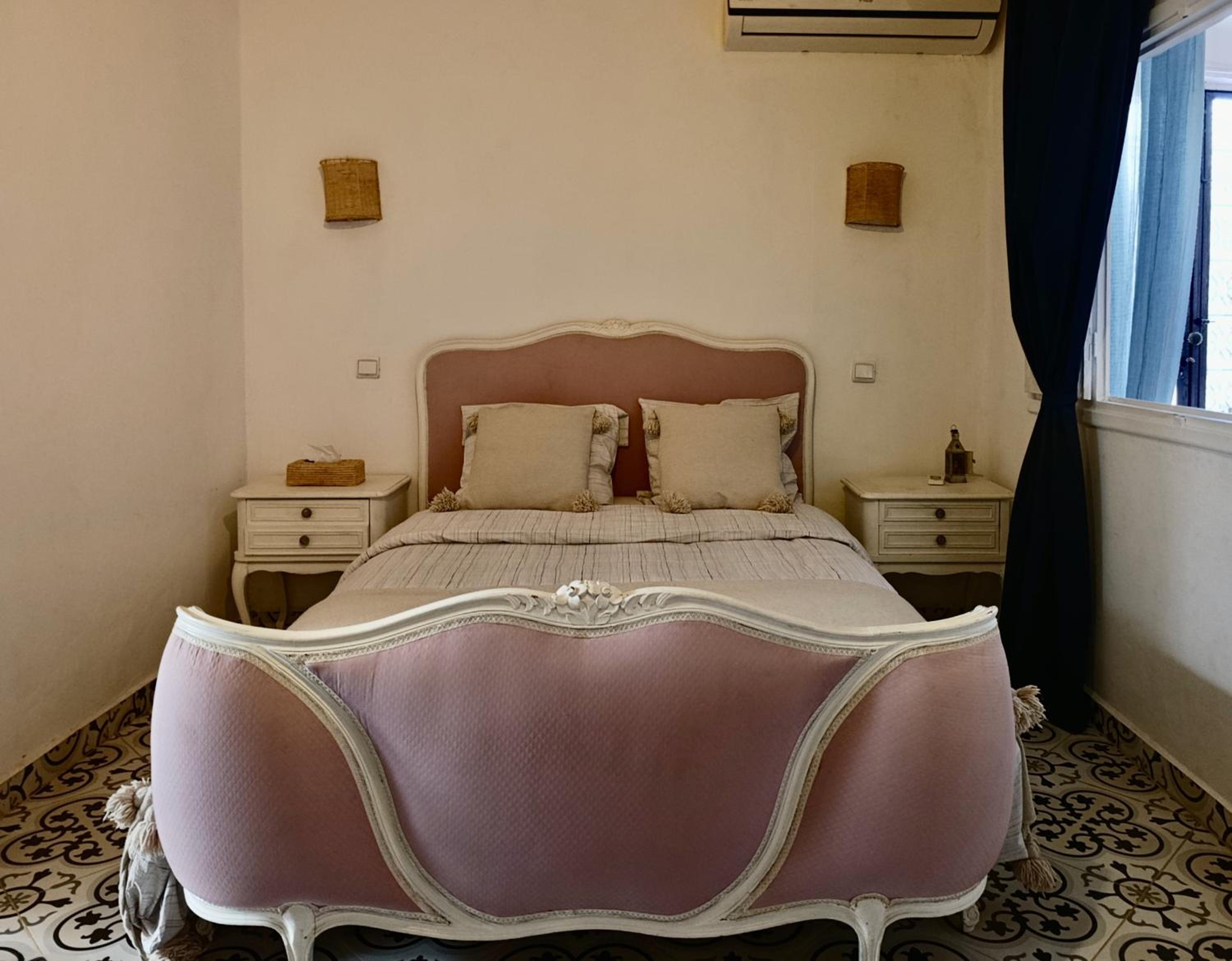 Villa with Private Pool and Garden, Fast Wi-Fi