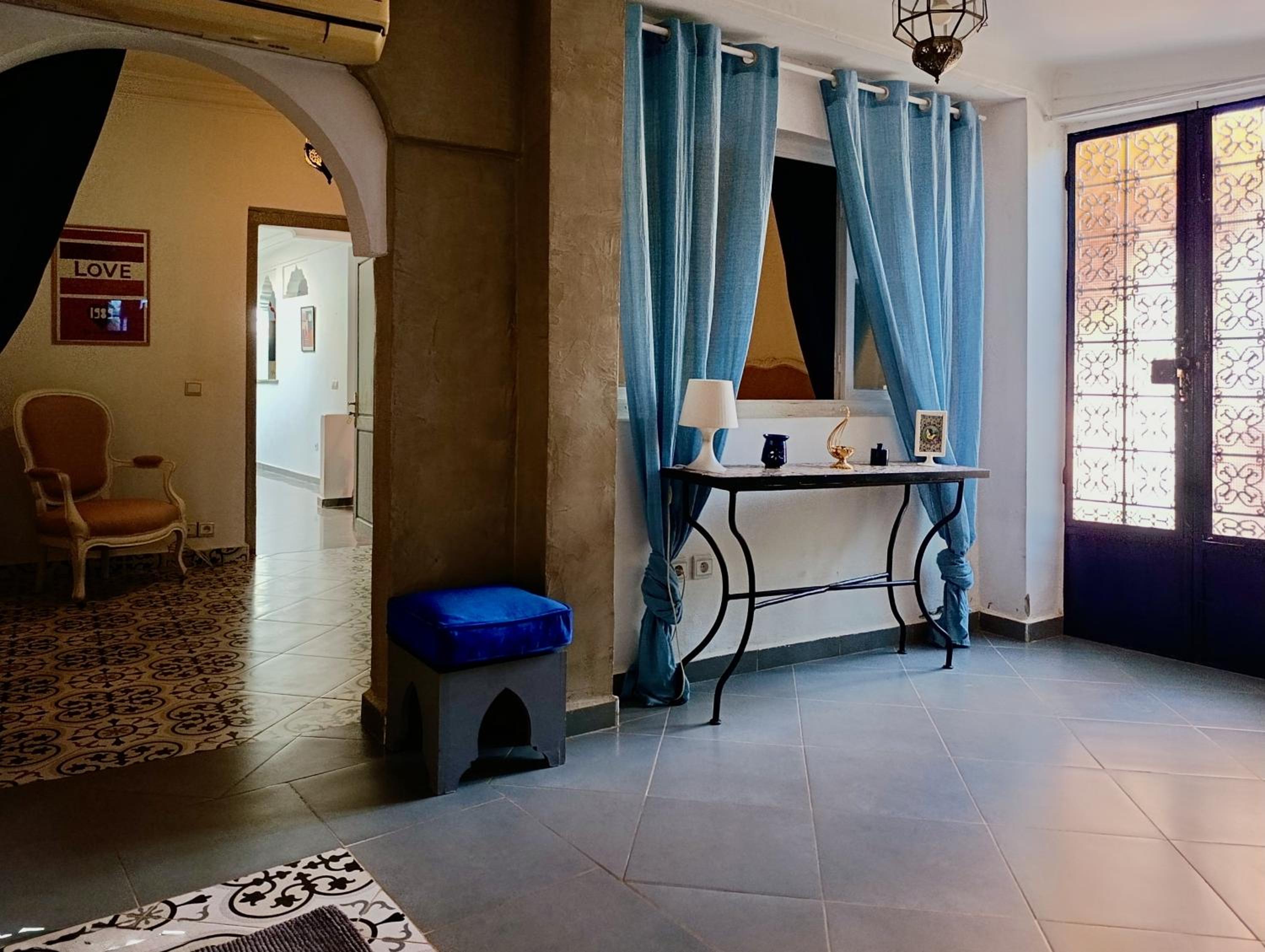 Villa with Private Pool and Garden, Fast Wi-Fi