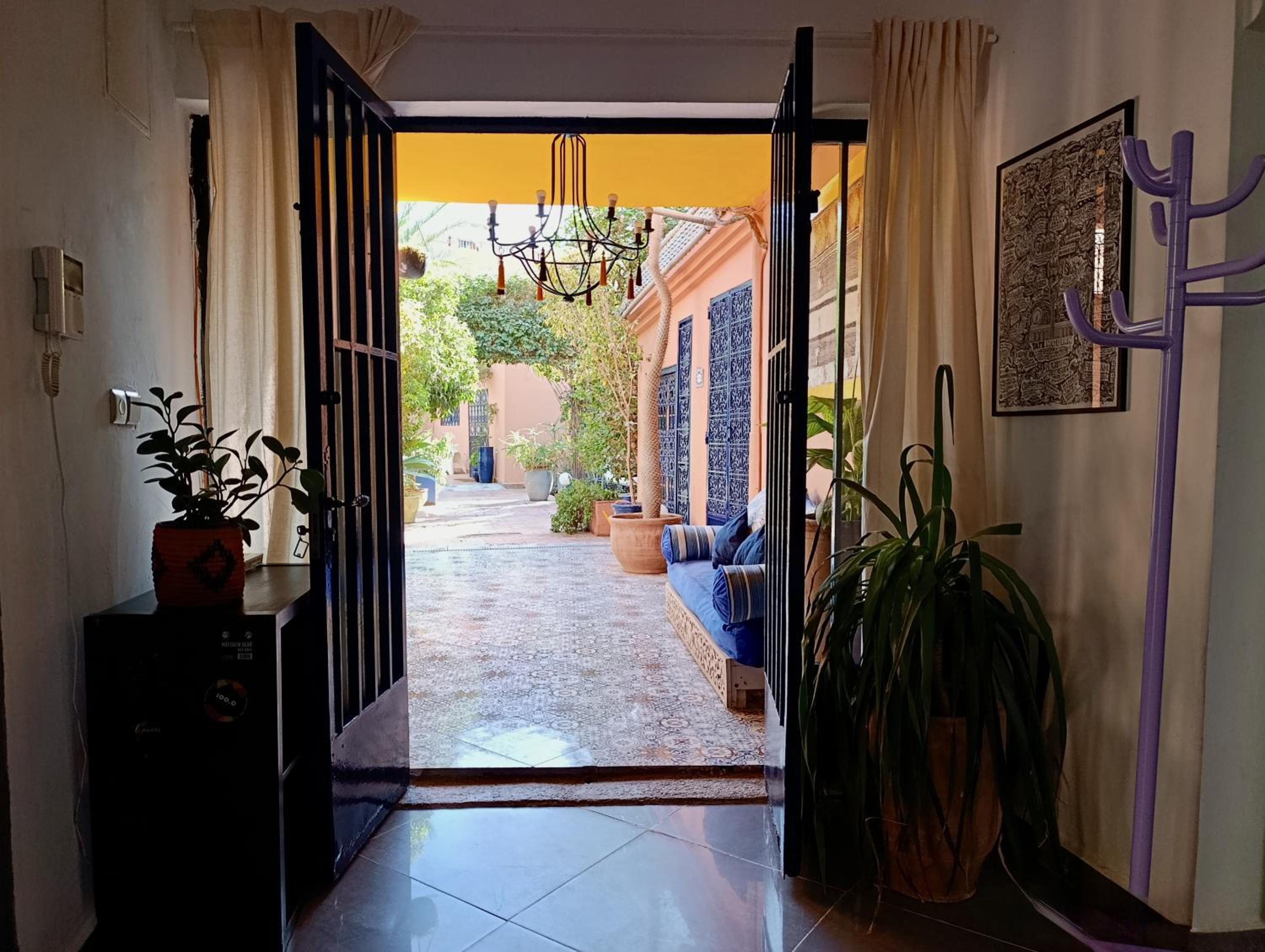 Villa with Private Pool and Garden, Fast Wi-Fi