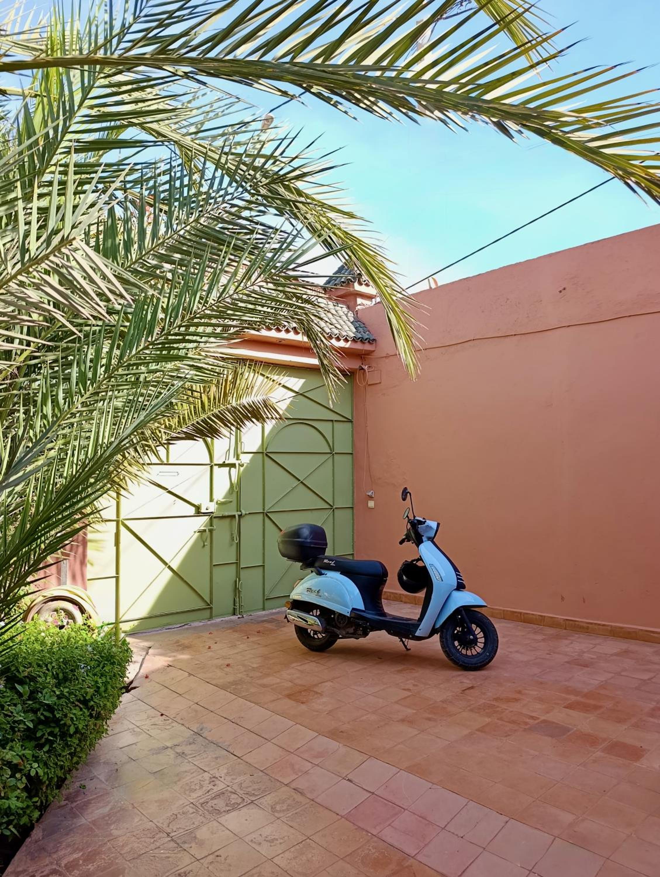Villa with Private Pool and Garden, Fast Wi-Fi
